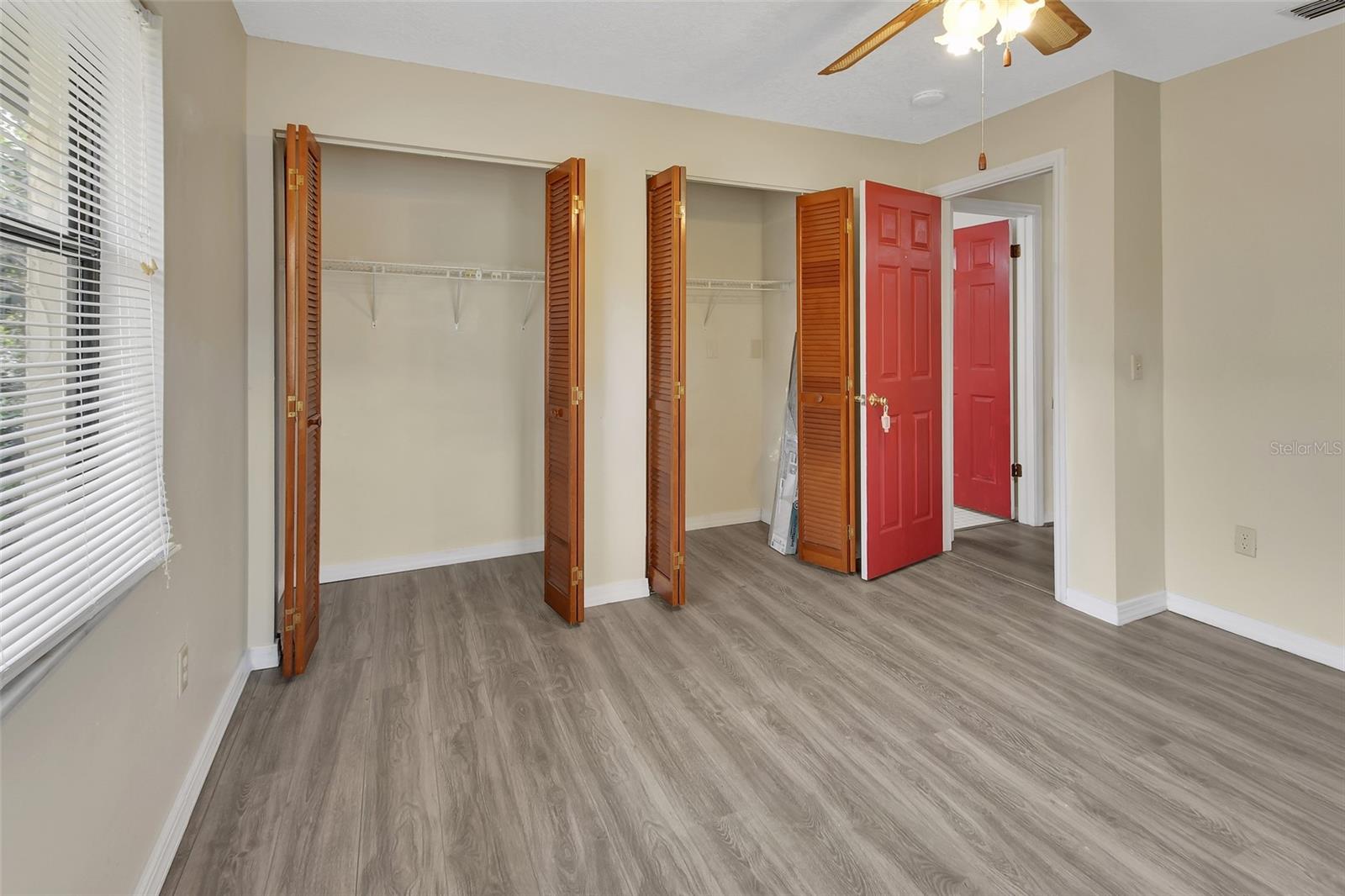 Image 24 of 34 For 526 Hemingway Court