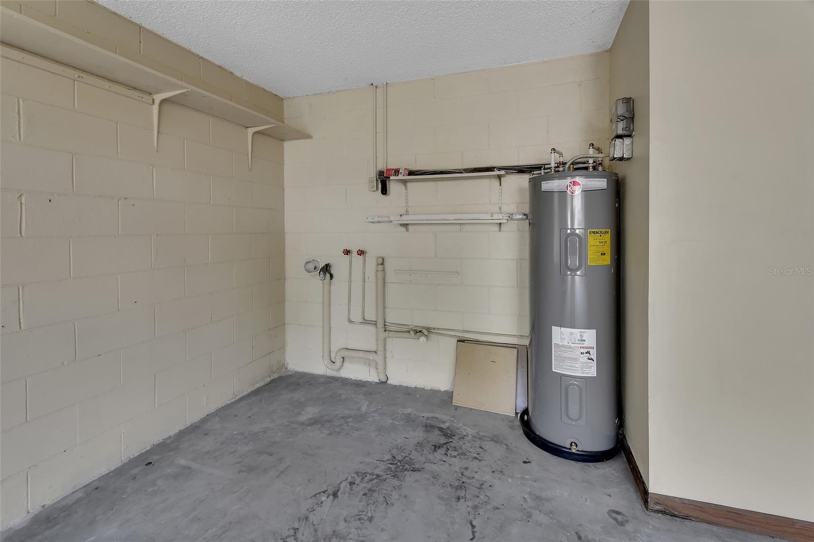 Image 26 of 34 For 526 Hemingway Court