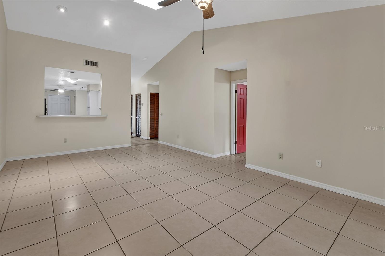 Image 8 of 34 For 526 Hemingway Court