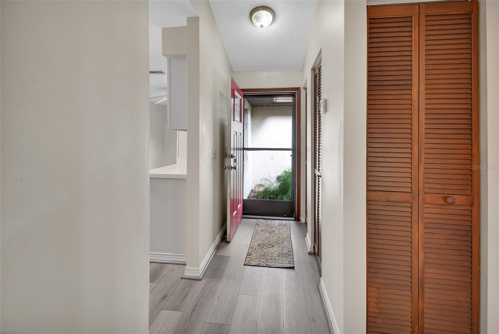 Image 9 of 34 For 526 Hemingway Court