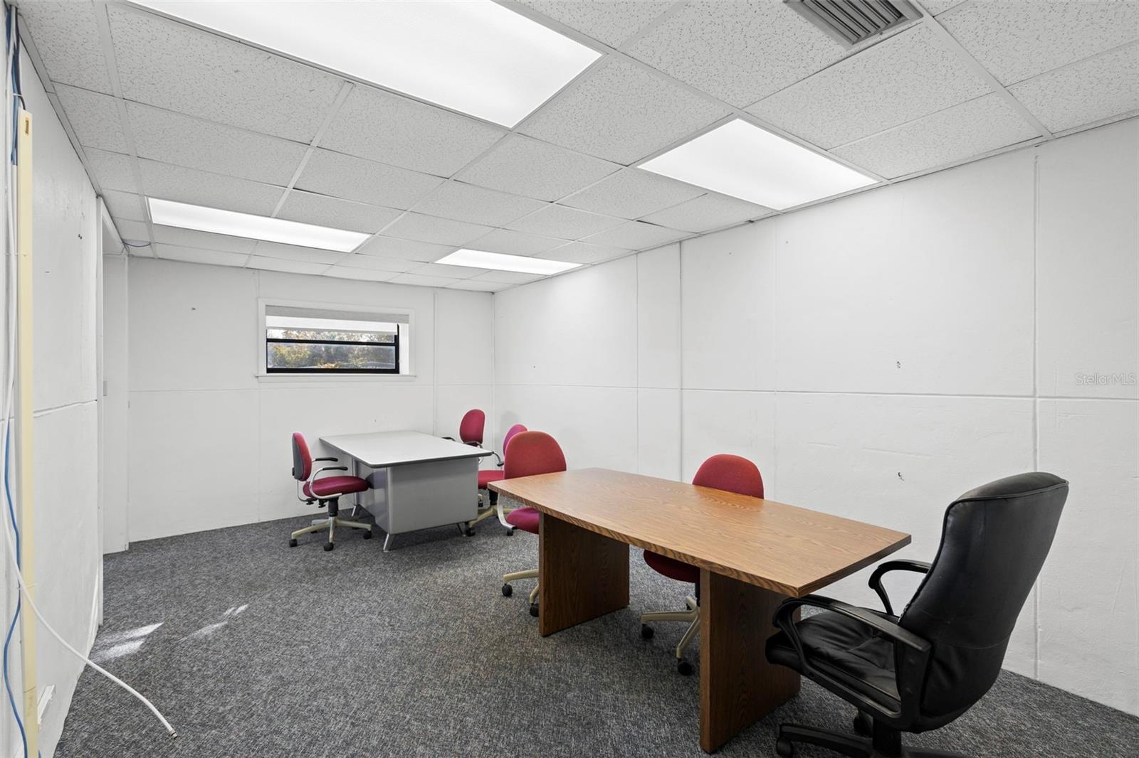 Image 21 of 28 For 1995 Volusia Avenue