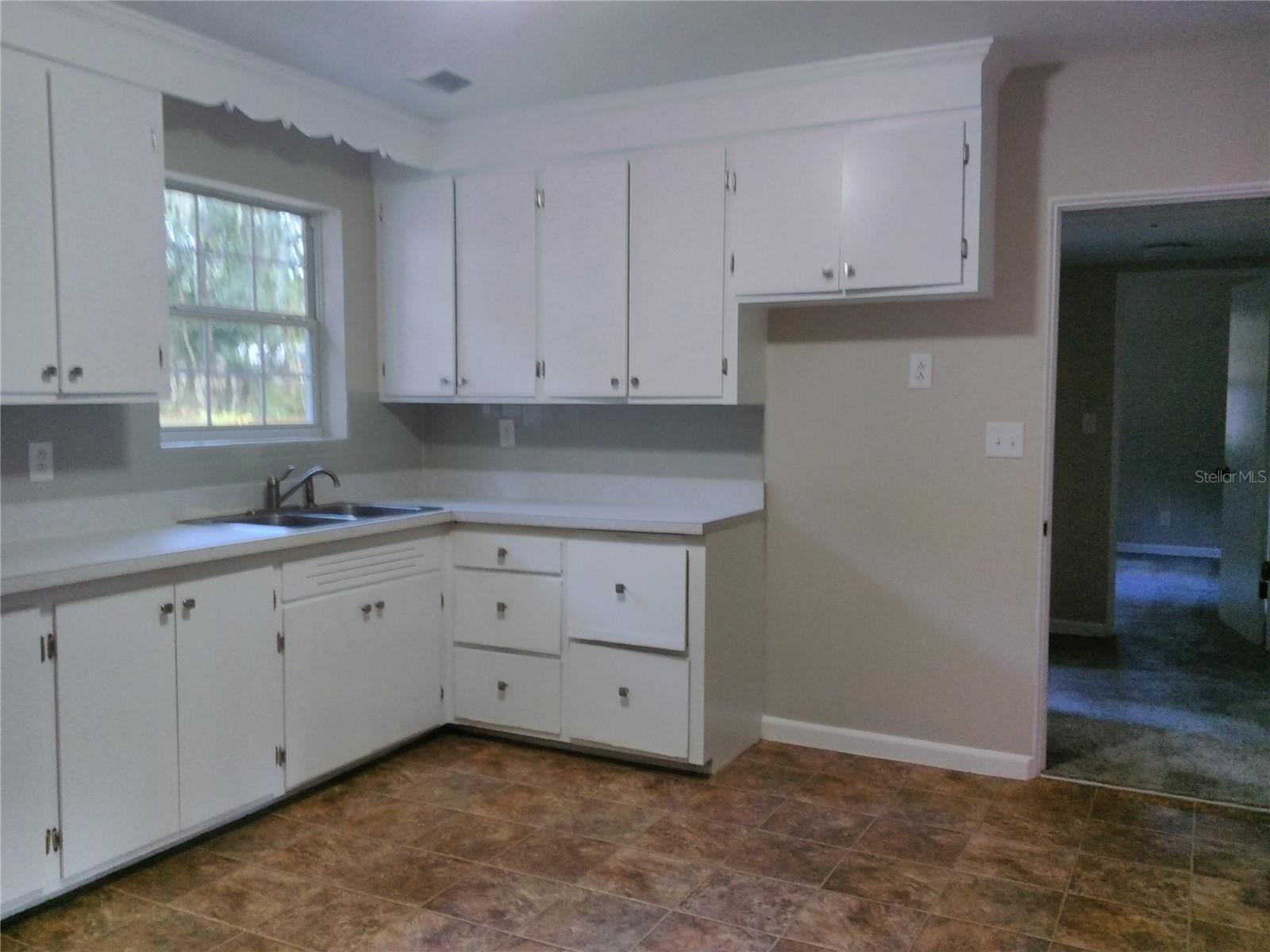 Image 13 of 40 For 487 Rylane Street