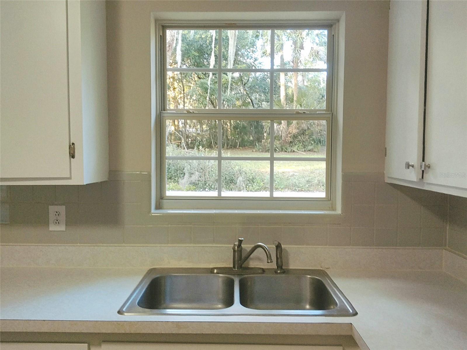 Image 15 of 40 For 487 Rylane Street