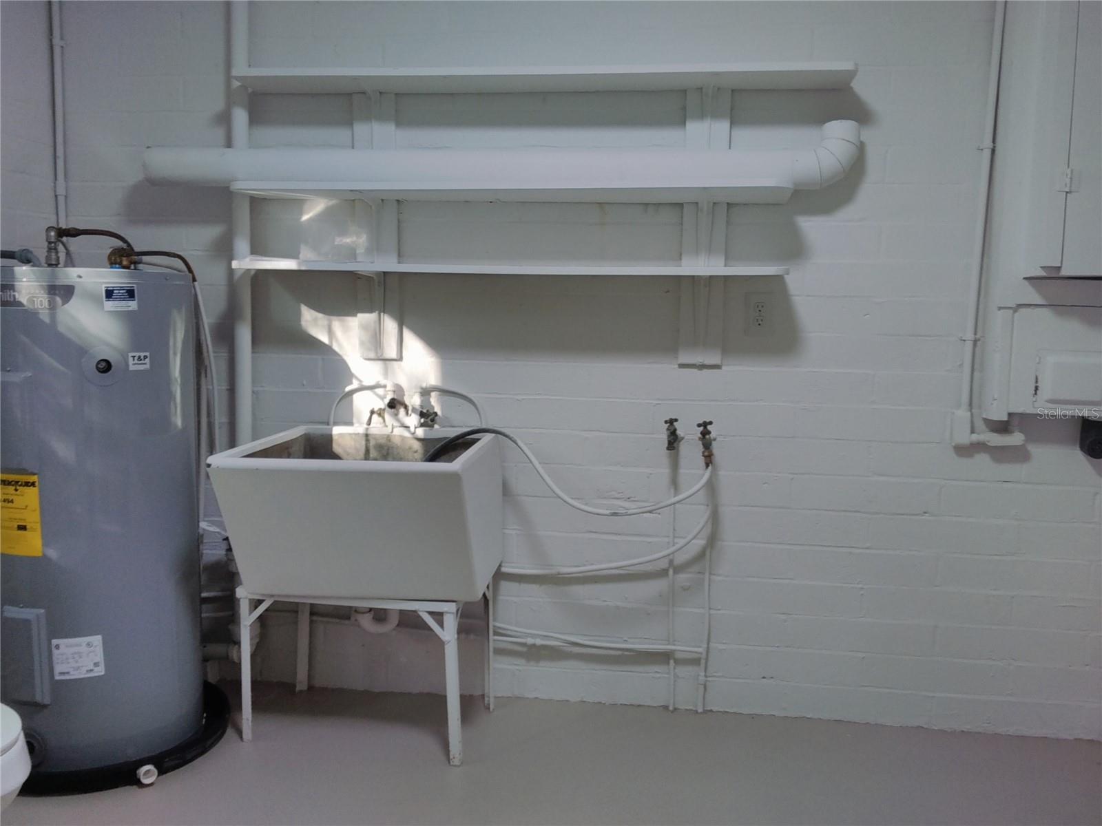 Image 27 of 40 For 487 Rylane Street