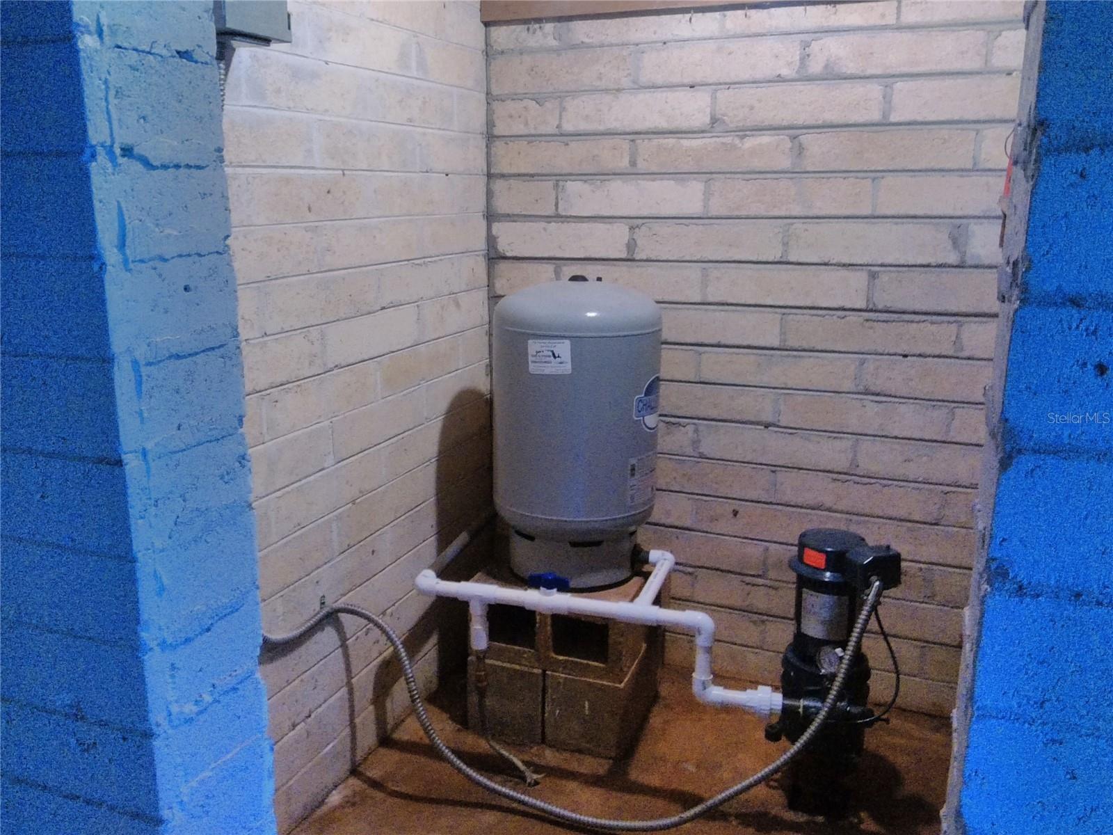 Image 31 of 40 For 487 Rylane Street