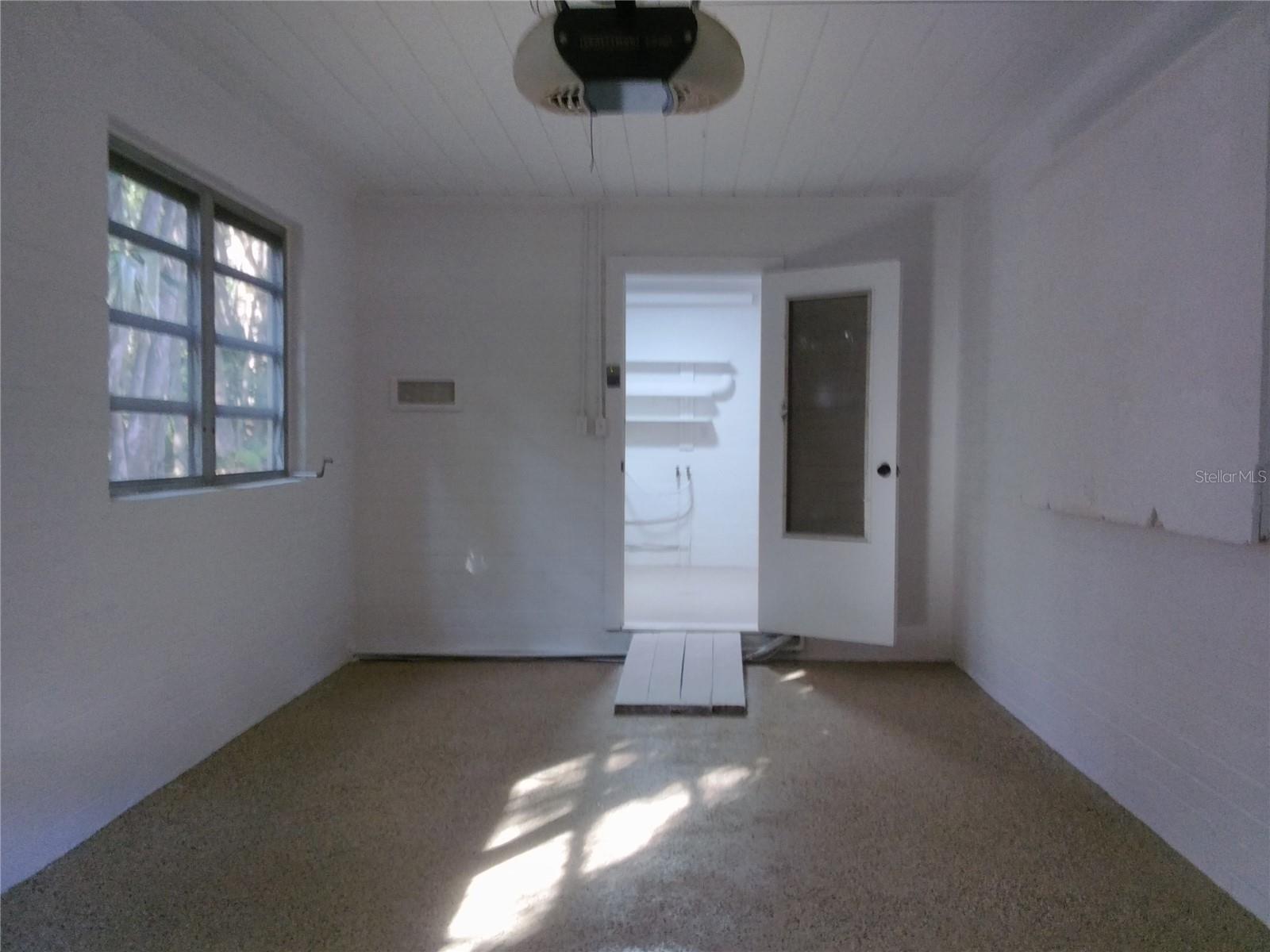 Image 34 of 40 For 487 Rylane Street