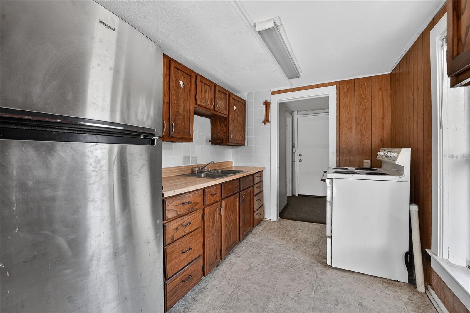 Image 12 of 36 For 146 Kingston Avenue