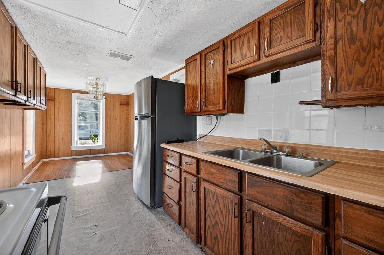 Image 4 of 36 For 146 Kingston Avenue