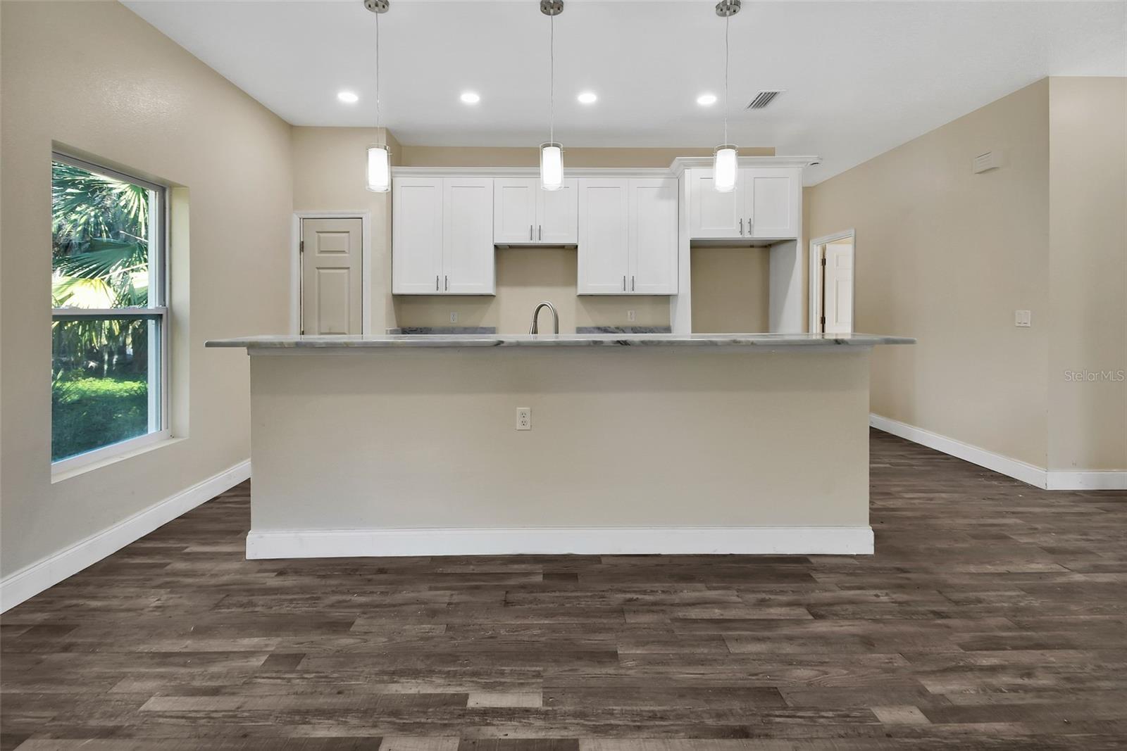 Image 11 of 29 For 531 Lincoln Street