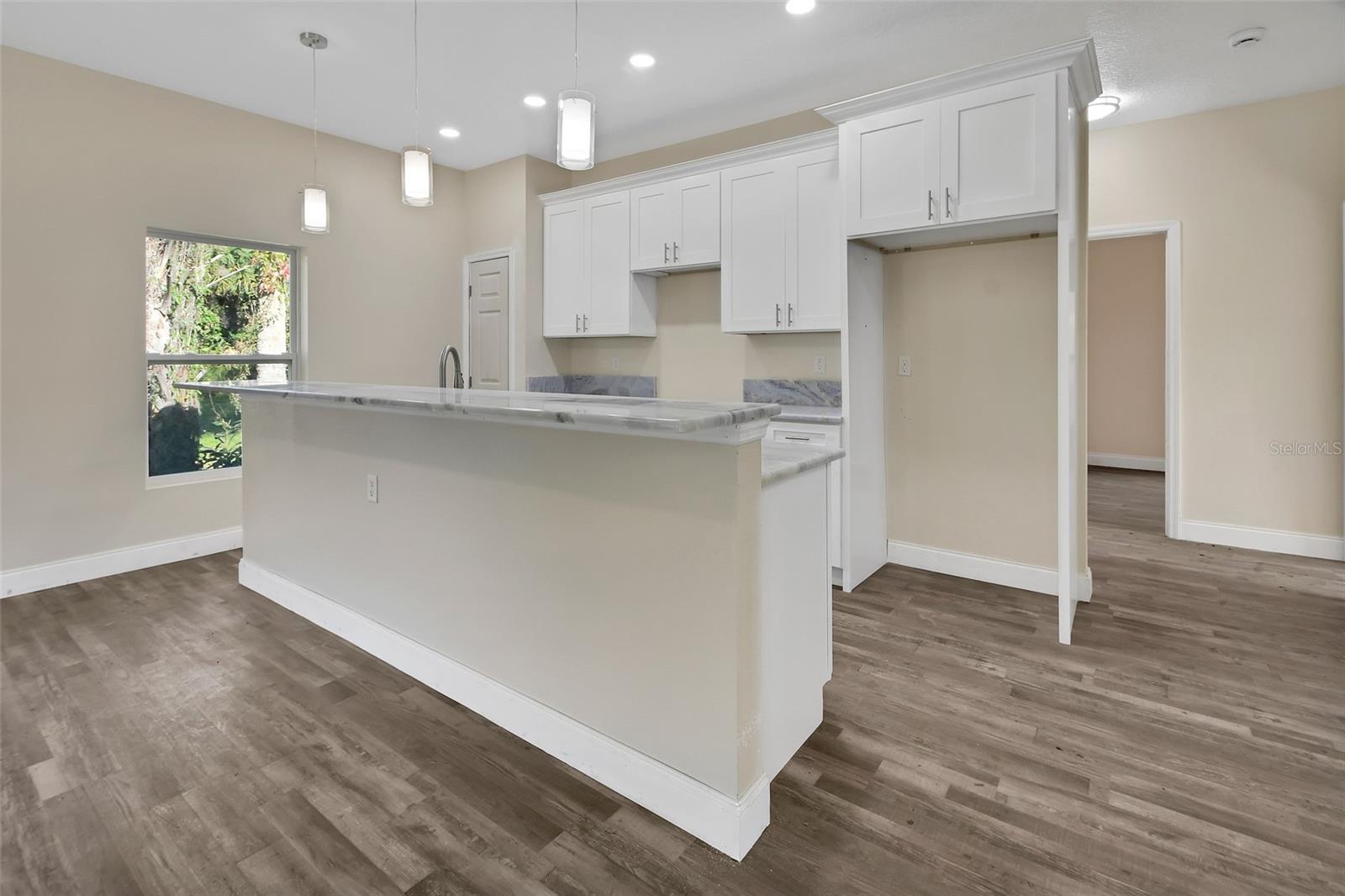 Image 8 of 29 For 531 Lincoln Street