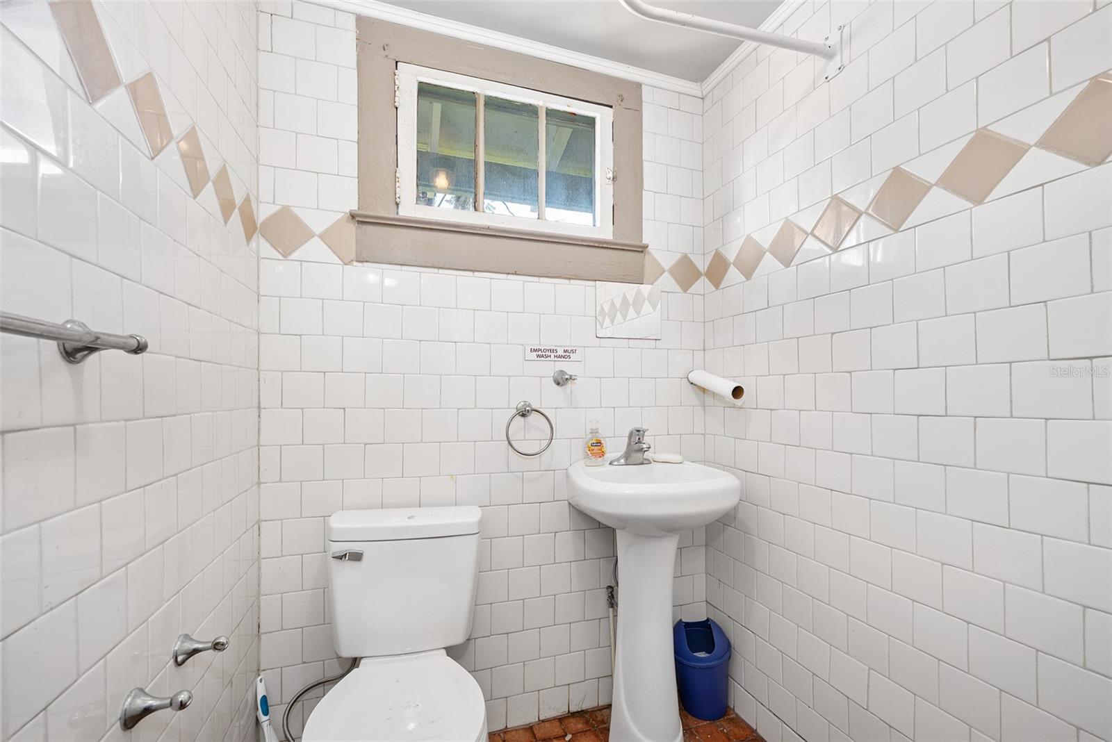 Image 17 of 51 For 228 Howry Avenue