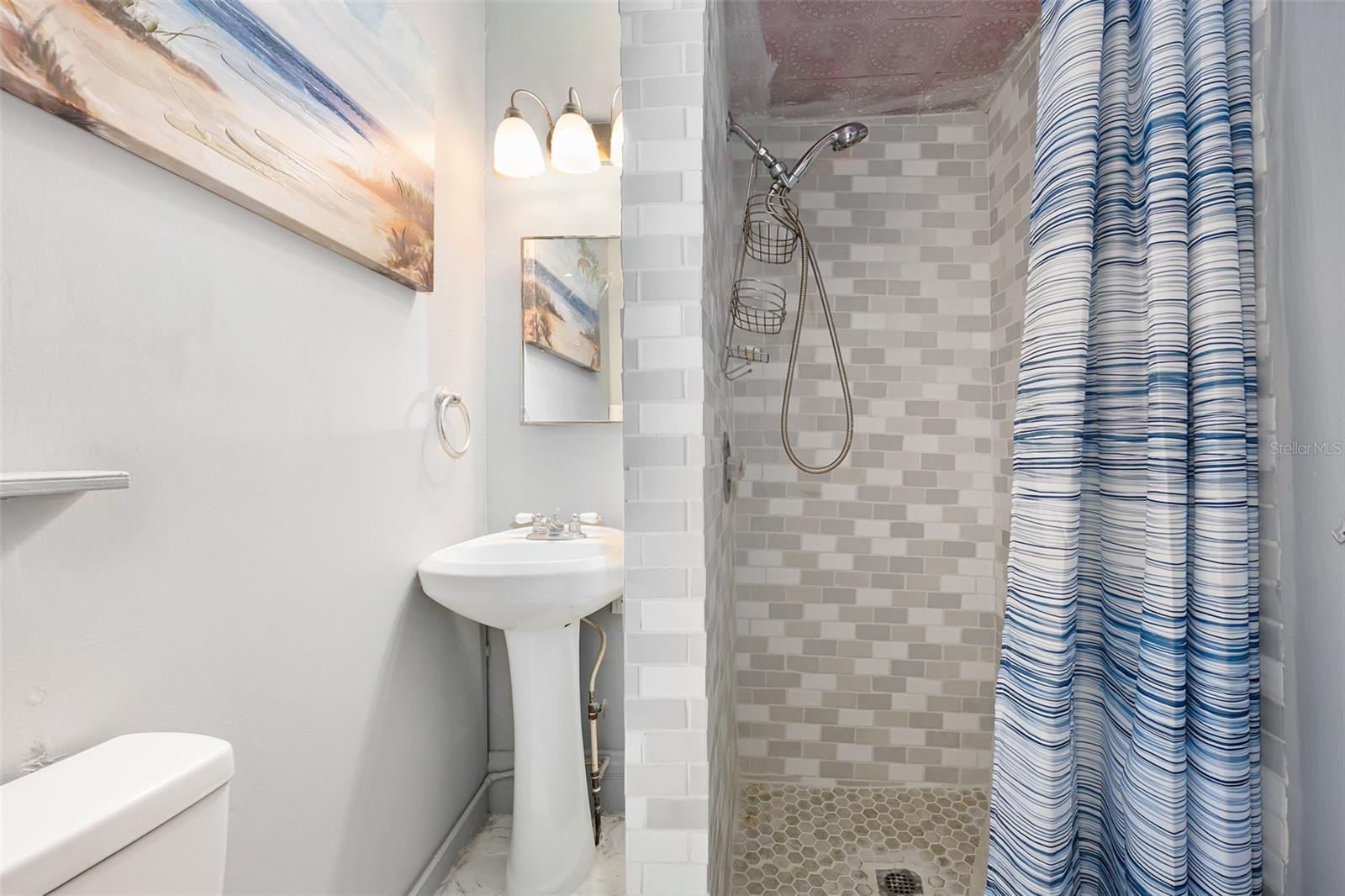 Image 29 of 51 For 228 Howry Avenue