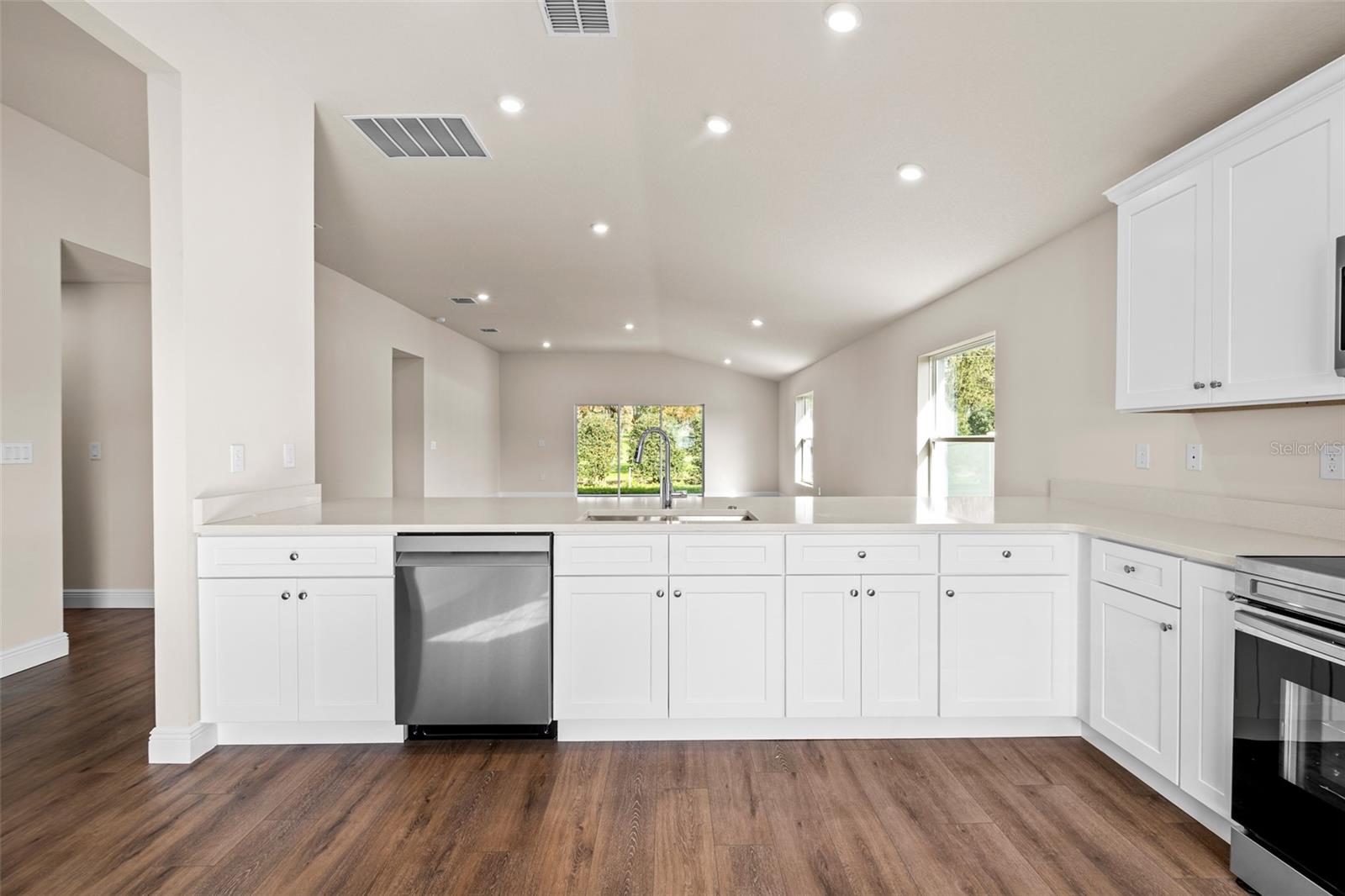 Image 12 of 39 For 5395 91st Street