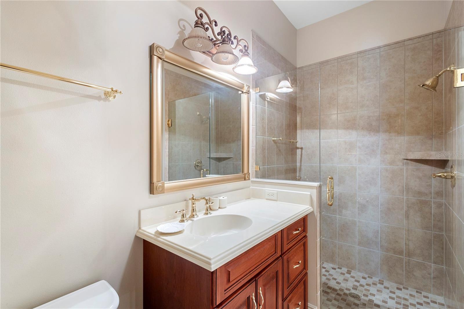 Image 22 of 71 For 708 Pennsylvania Avenue