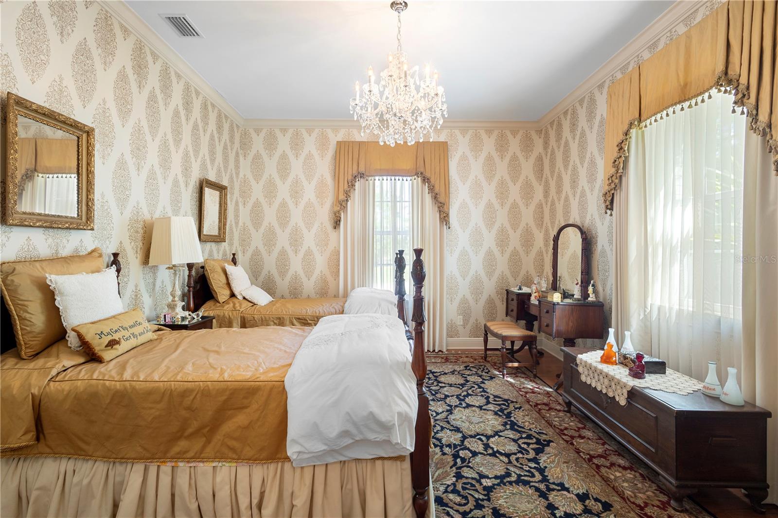 Image 44 of 71 For 708 Pennsylvania Avenue