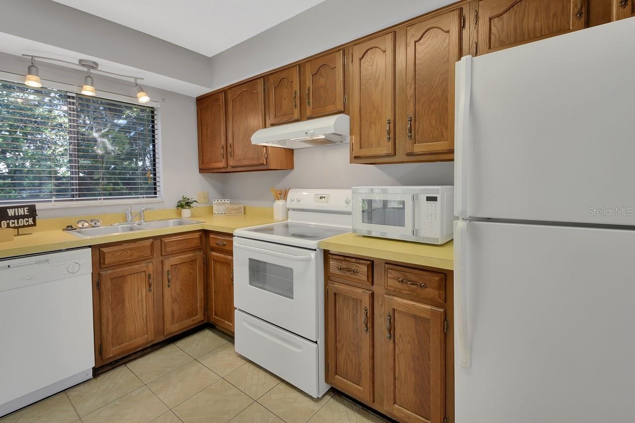 Image 13 of 34 For 101 Grand Plaza Drive C2