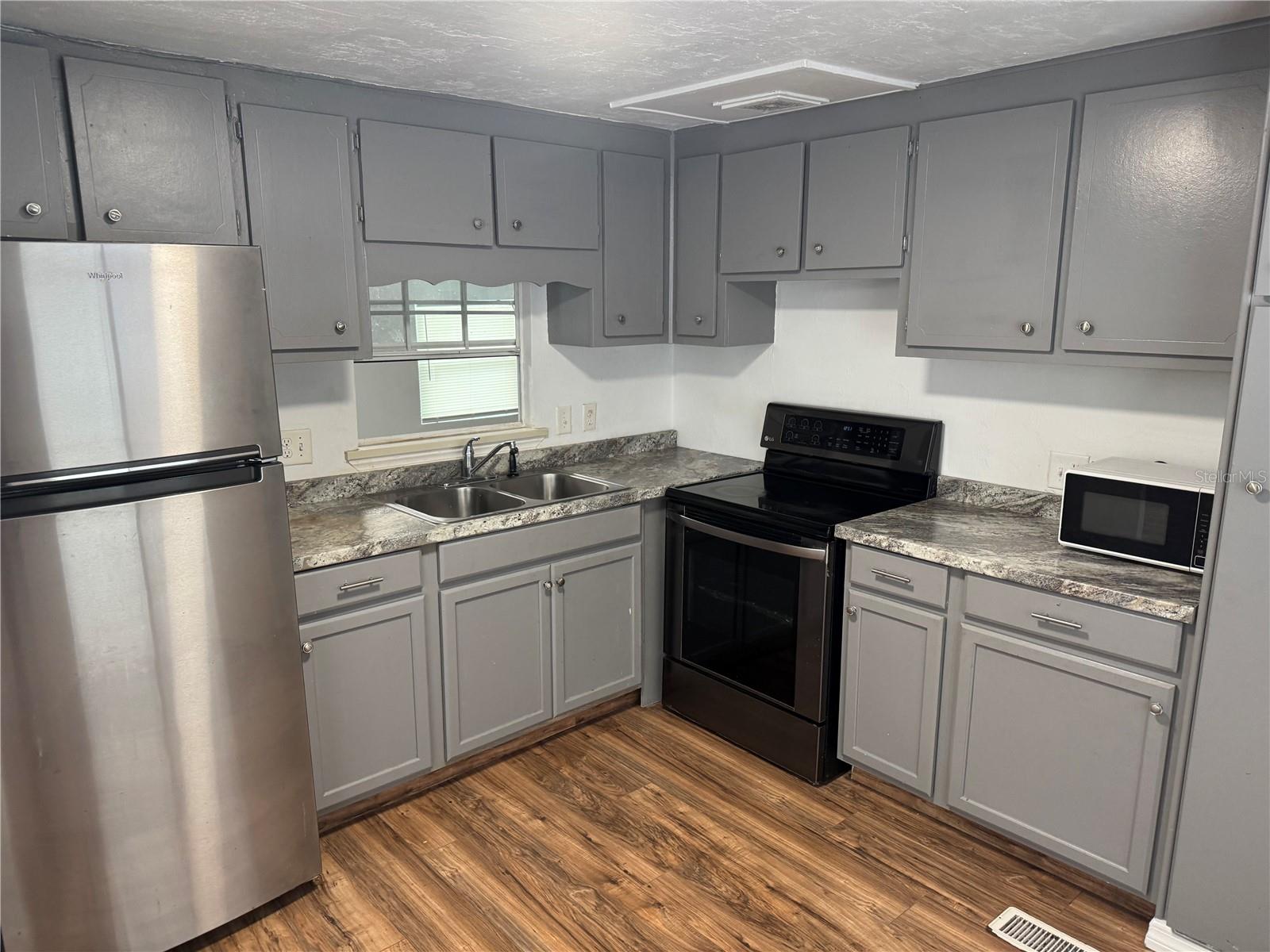 Image 6 of 22 For 5480 Pineland Avenue