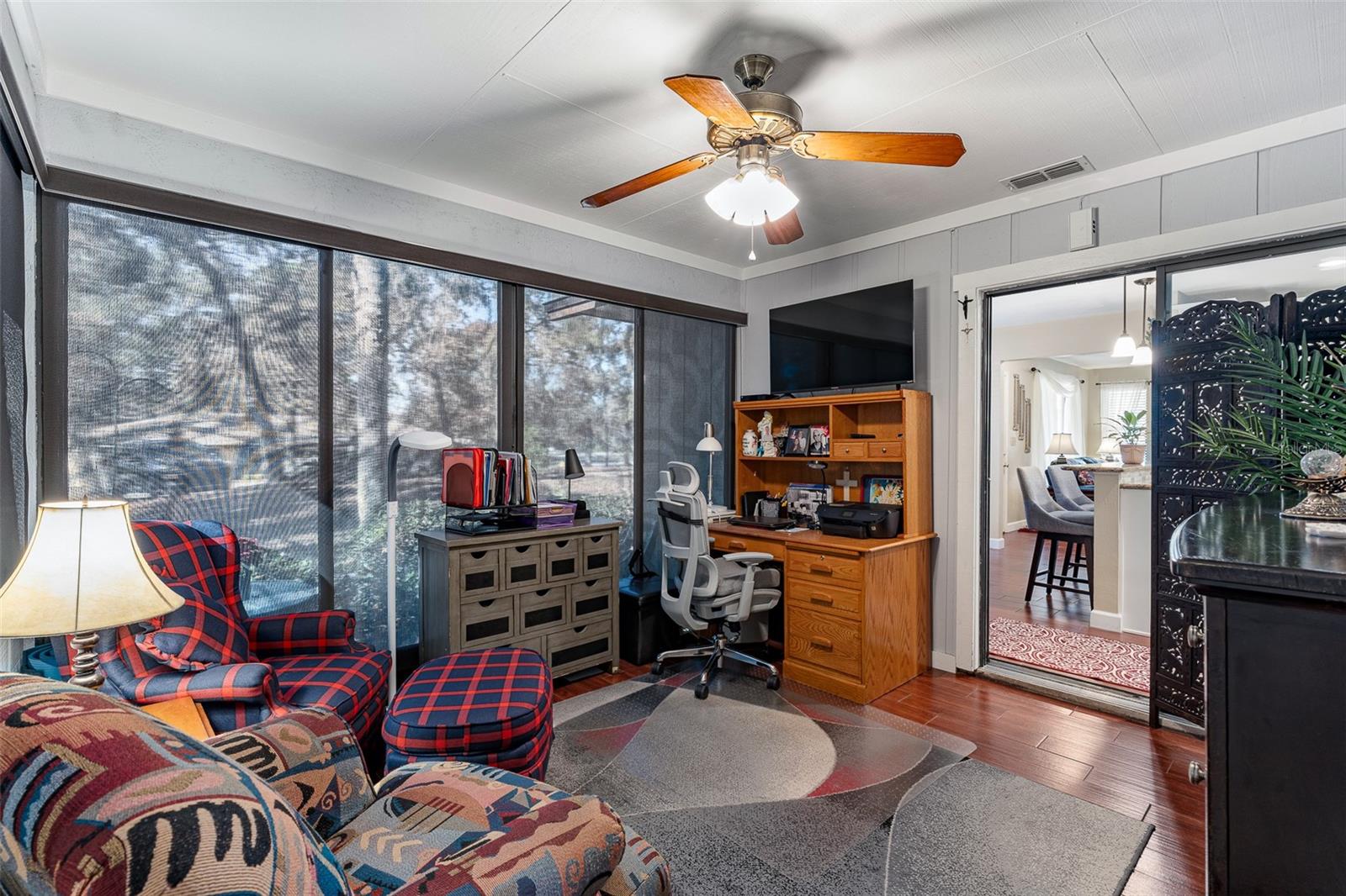 Image 11 of 38 For 6 Lakepoint Circle