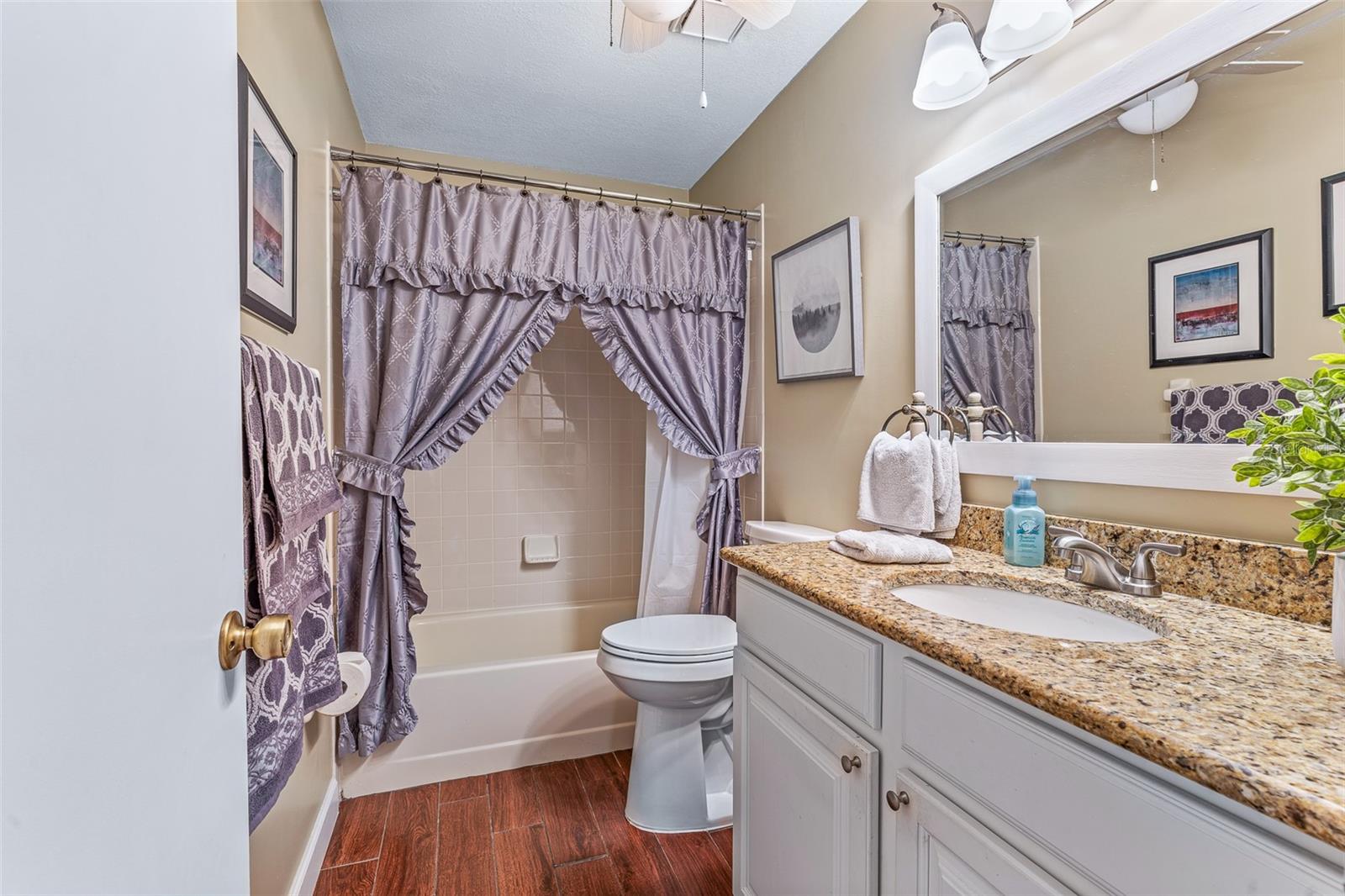 Image 18 of 38 For 6 Lakepoint Circle