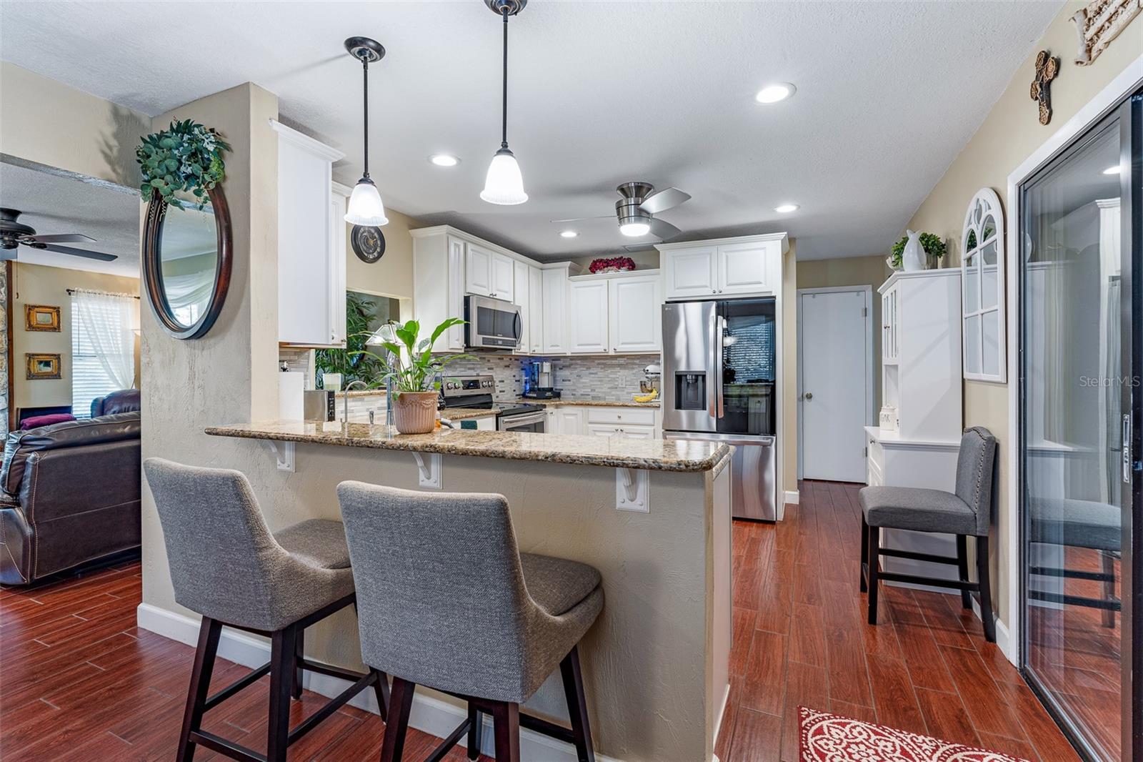 Image 2 of 38 For 6 Lakepoint Circle