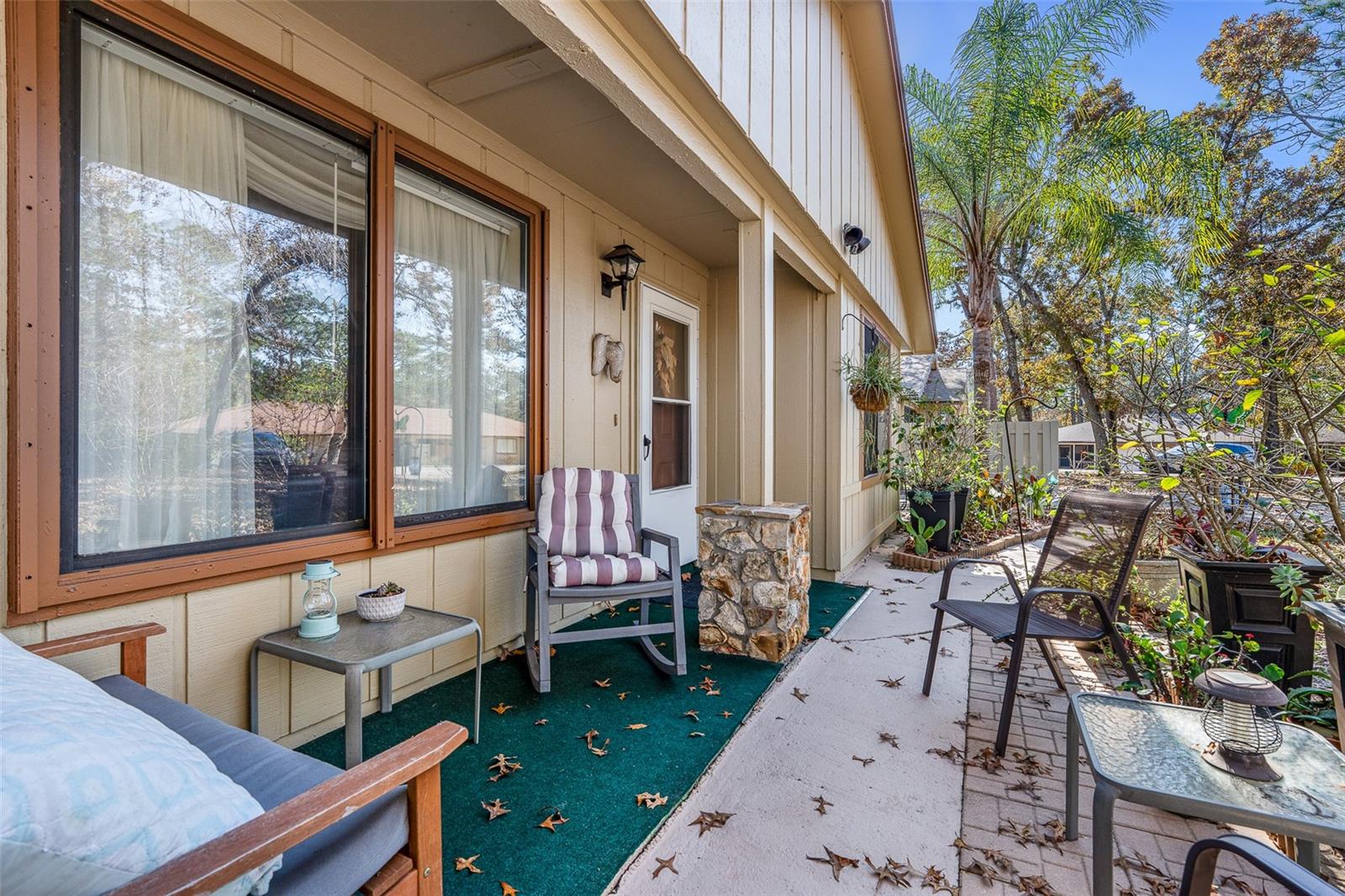 Image 20 of 38 For 6 Lakepoint Circle