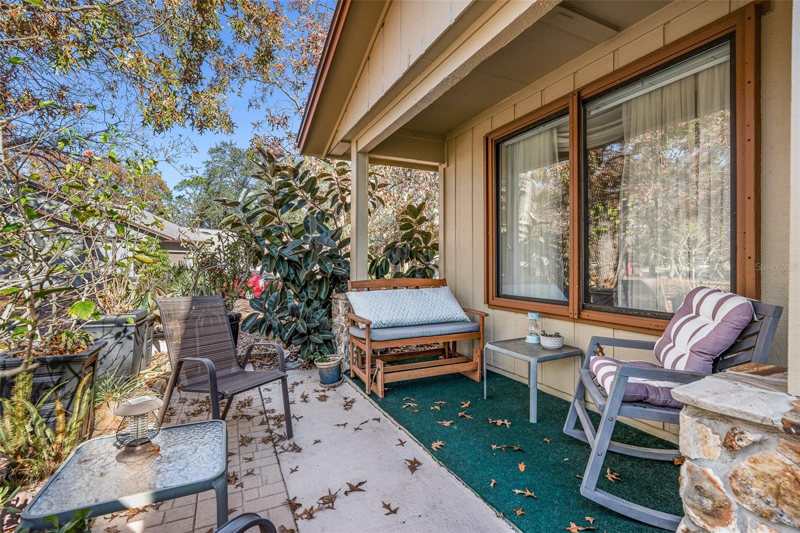 Image 21 of 38 For 6 Lakepoint Circle