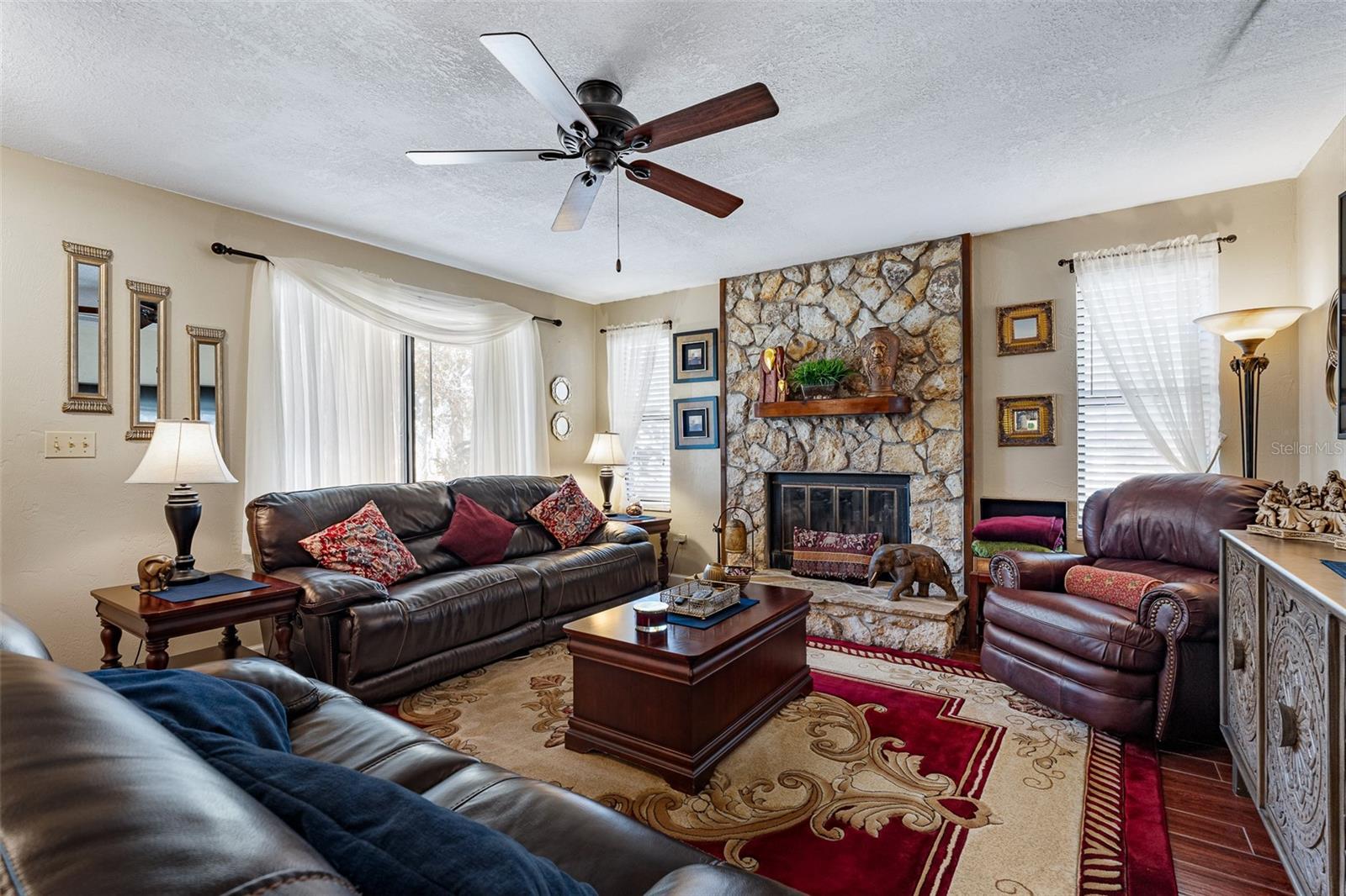 Image 7 of 38 For 6 Lakepoint Circle