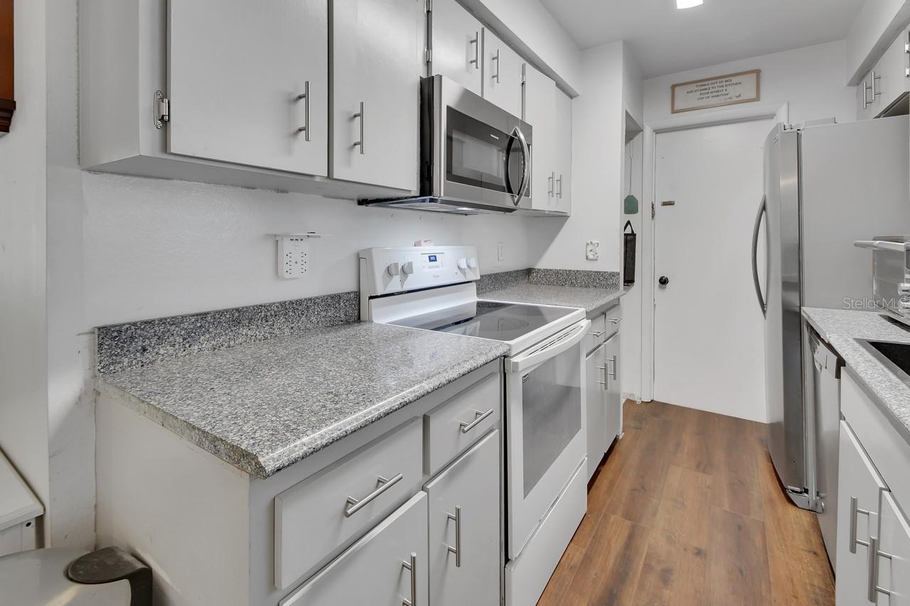 Image 7 of 25 For 415 Westwood Avenue