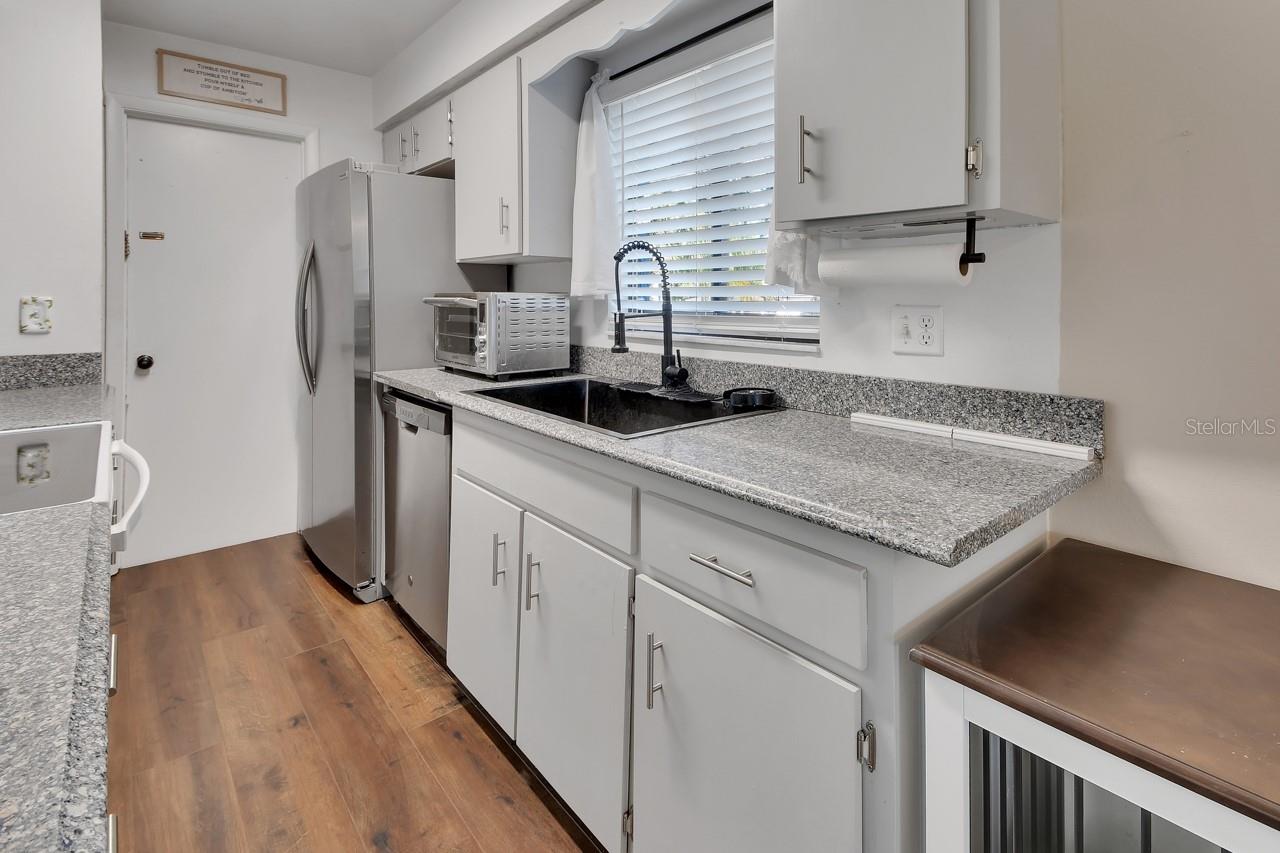 Image 8 of 25 For 415 Westwood Avenue