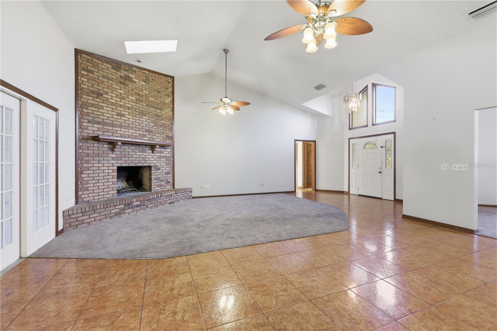 Image 10 of 47 For 525 Summerhaven Drive