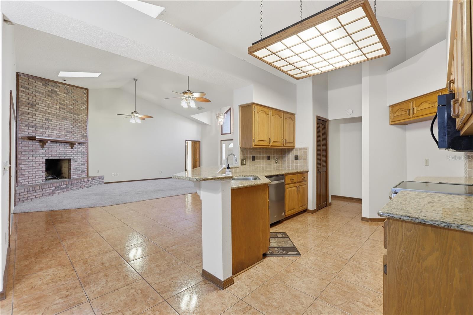 Image 13 of 47 For 525 Summerhaven Drive