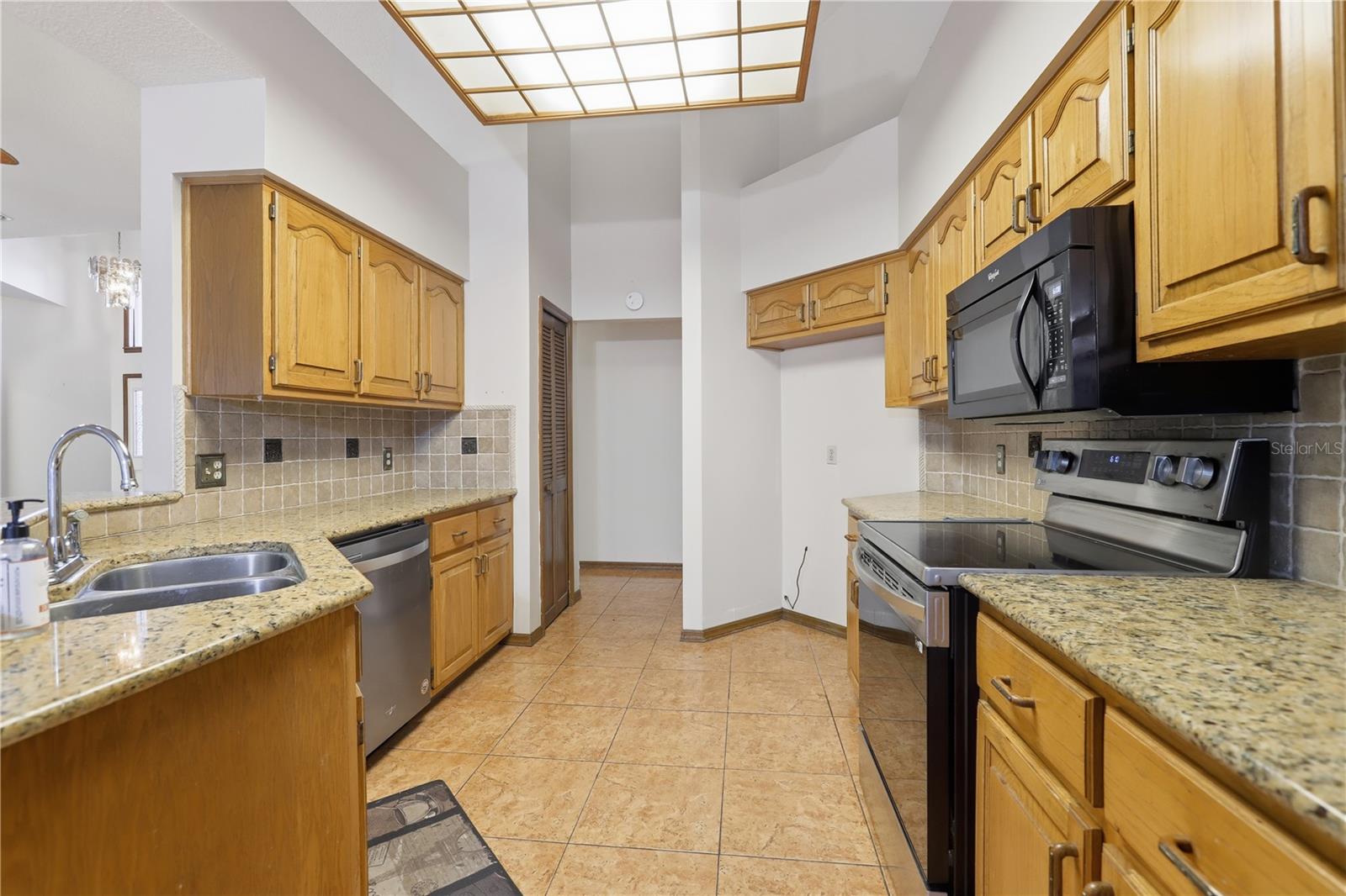 Image 14 of 47 For 525 Summerhaven Drive