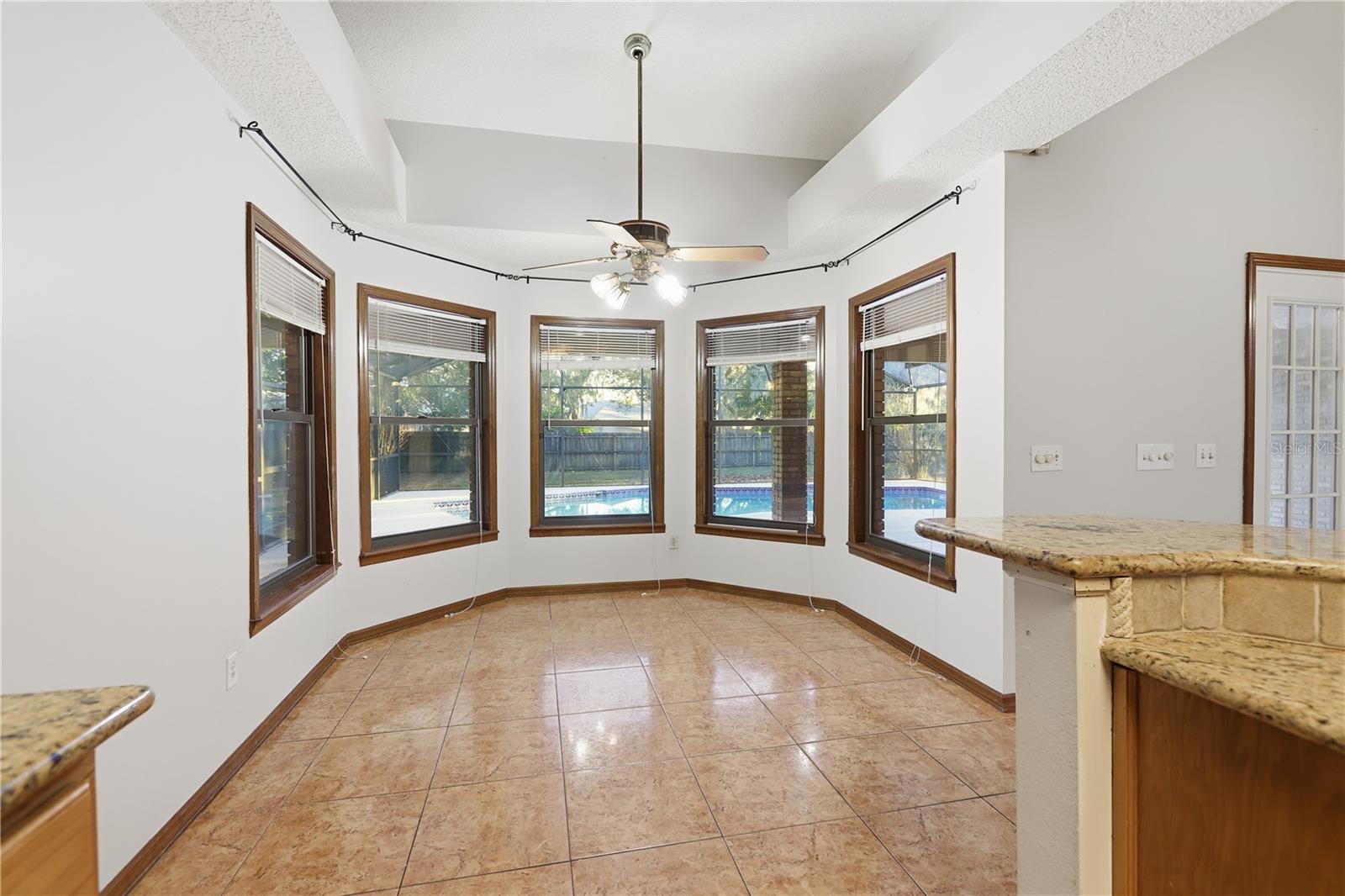 Image 16 of 47 For 525 Summerhaven Drive