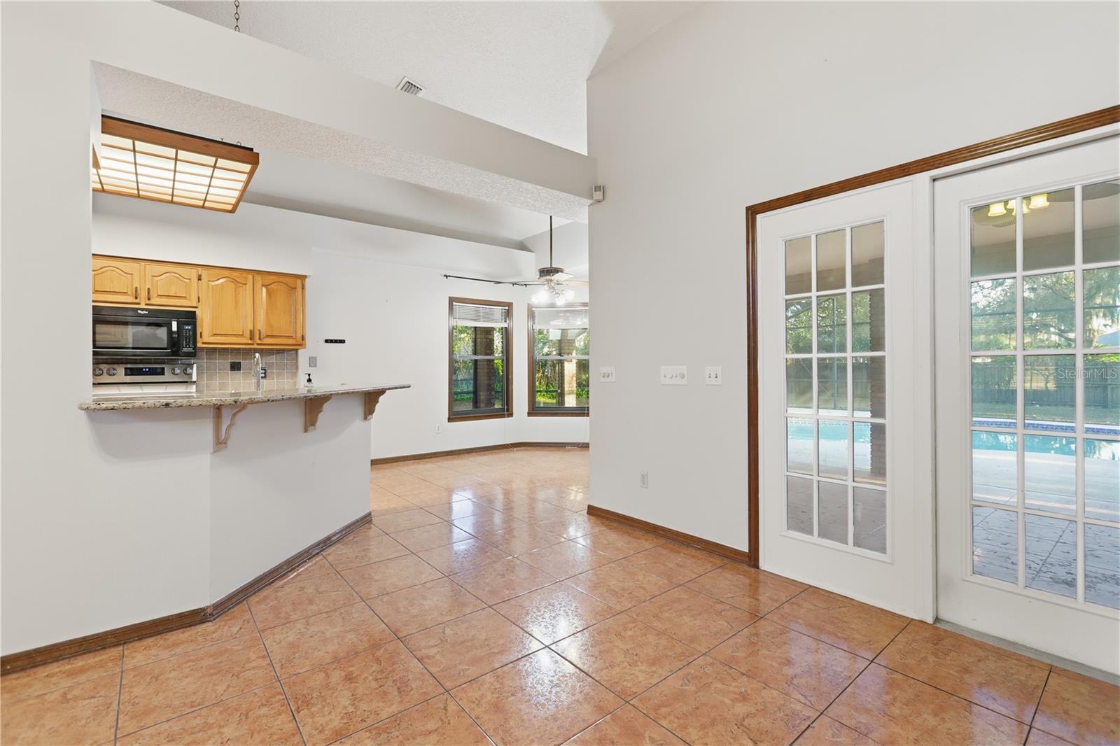 Image 17 of 47 For 525 Summerhaven Drive