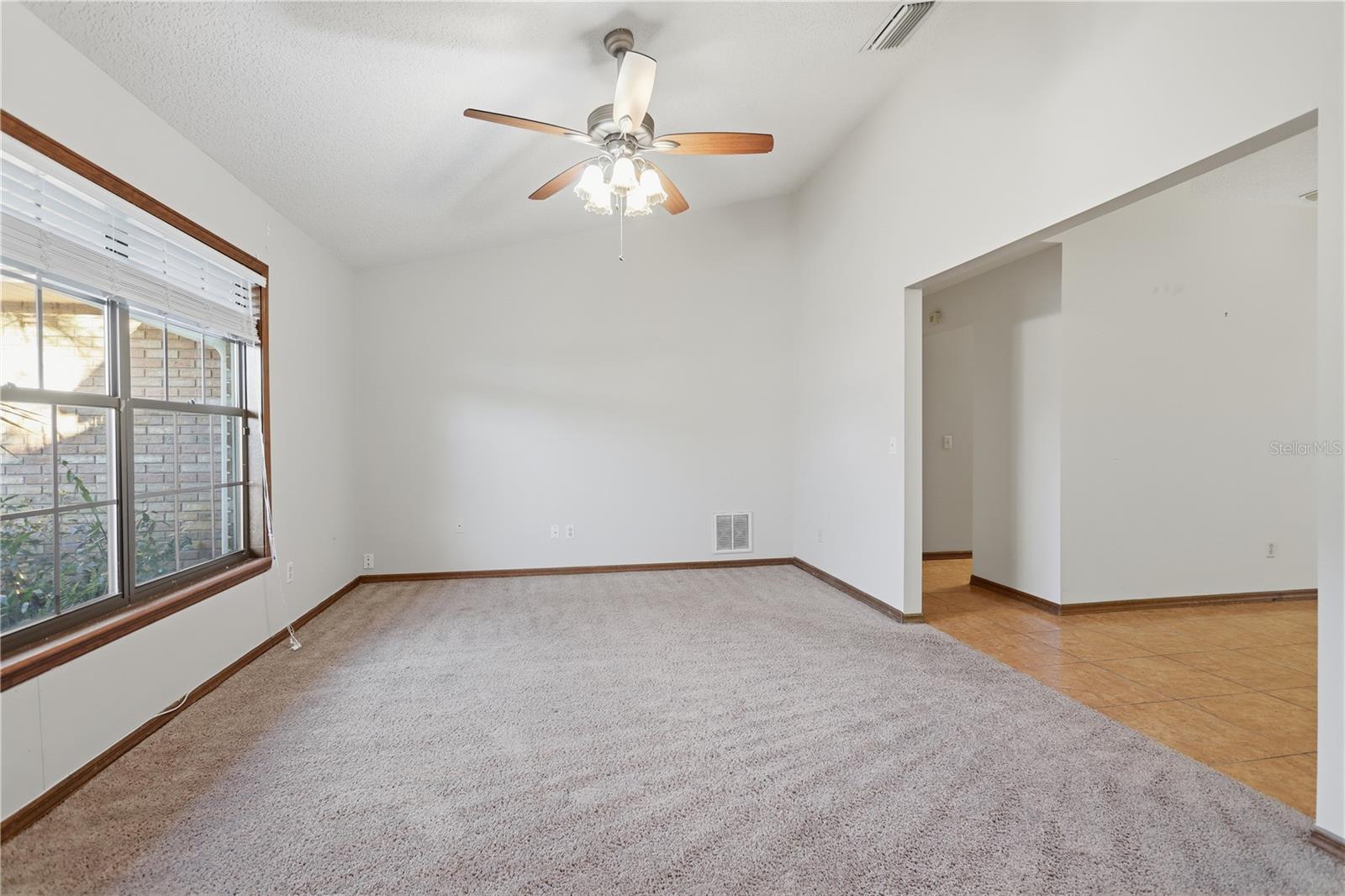 Image 18 of 47 For 525 Summerhaven Drive