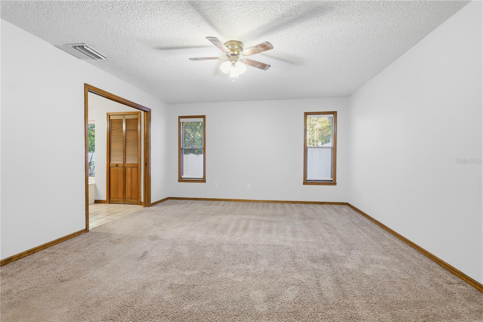 Image 19 of 47 For 525 Summerhaven Drive