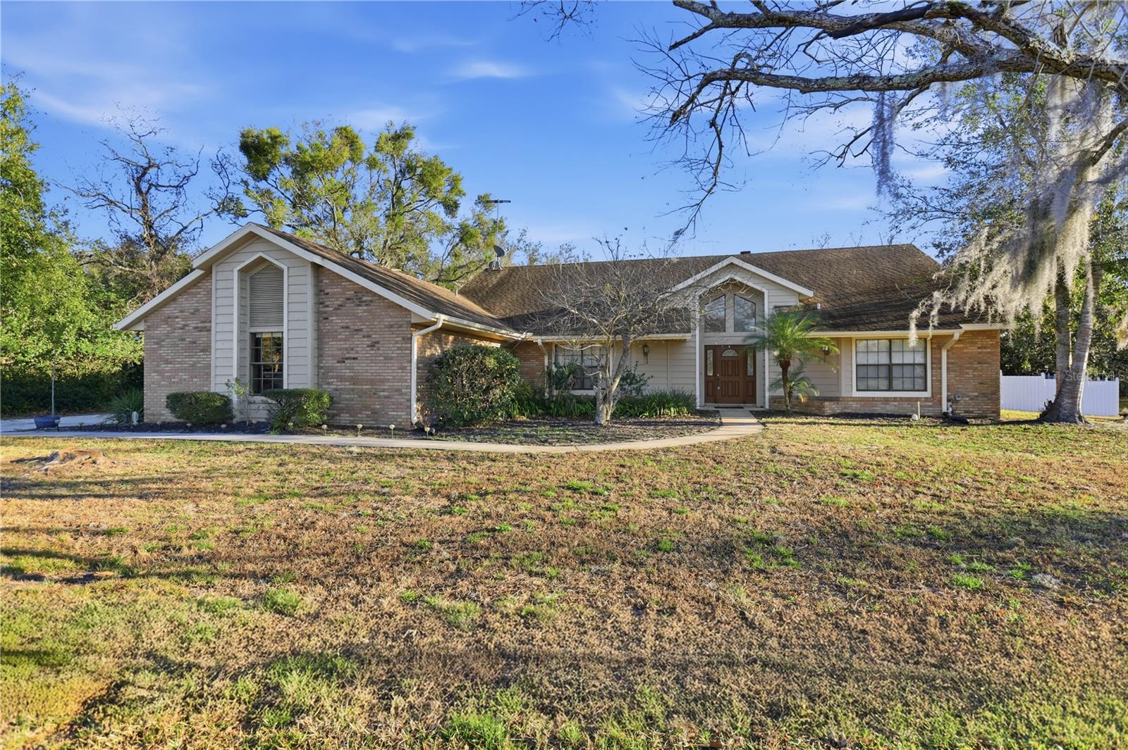 Image 2 of 47 For 525 Summerhaven Drive