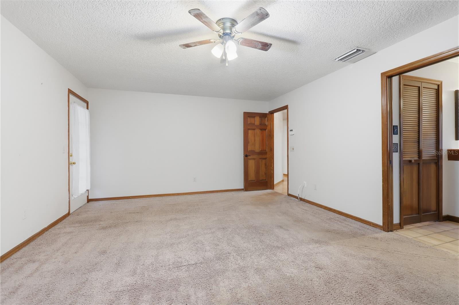 Image 20 of 47 For 525 Summerhaven Drive