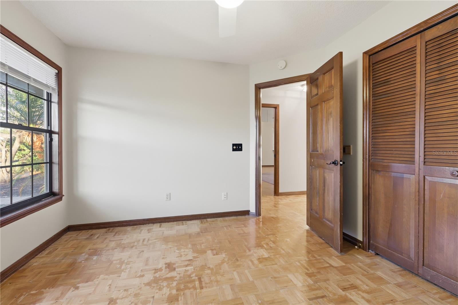 Image 21 of 47 For 525 Summerhaven Drive