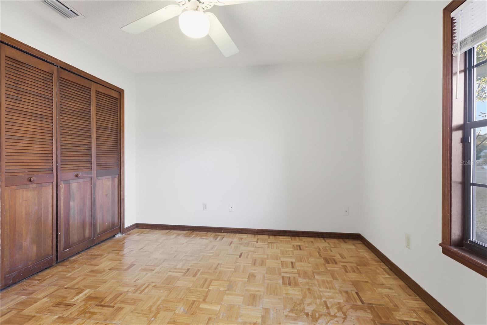 Image 22 of 47 For 525 Summerhaven Drive