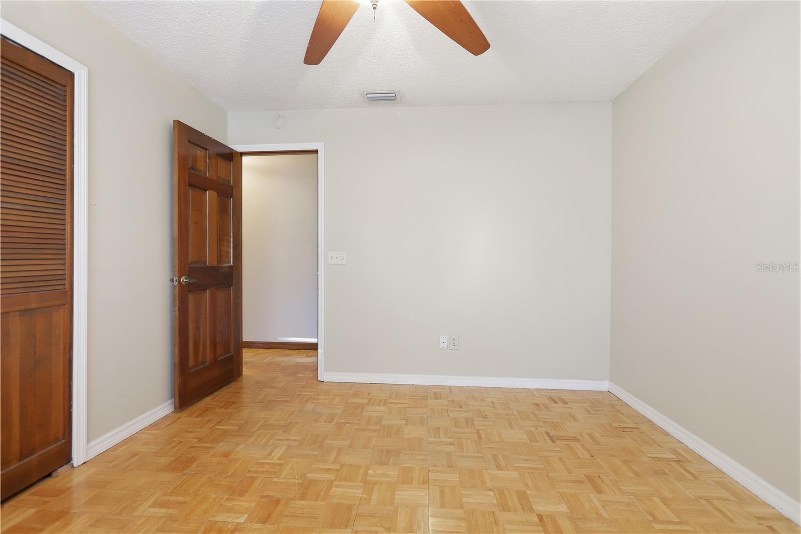 Image 24 of 47 For 525 Summerhaven Drive