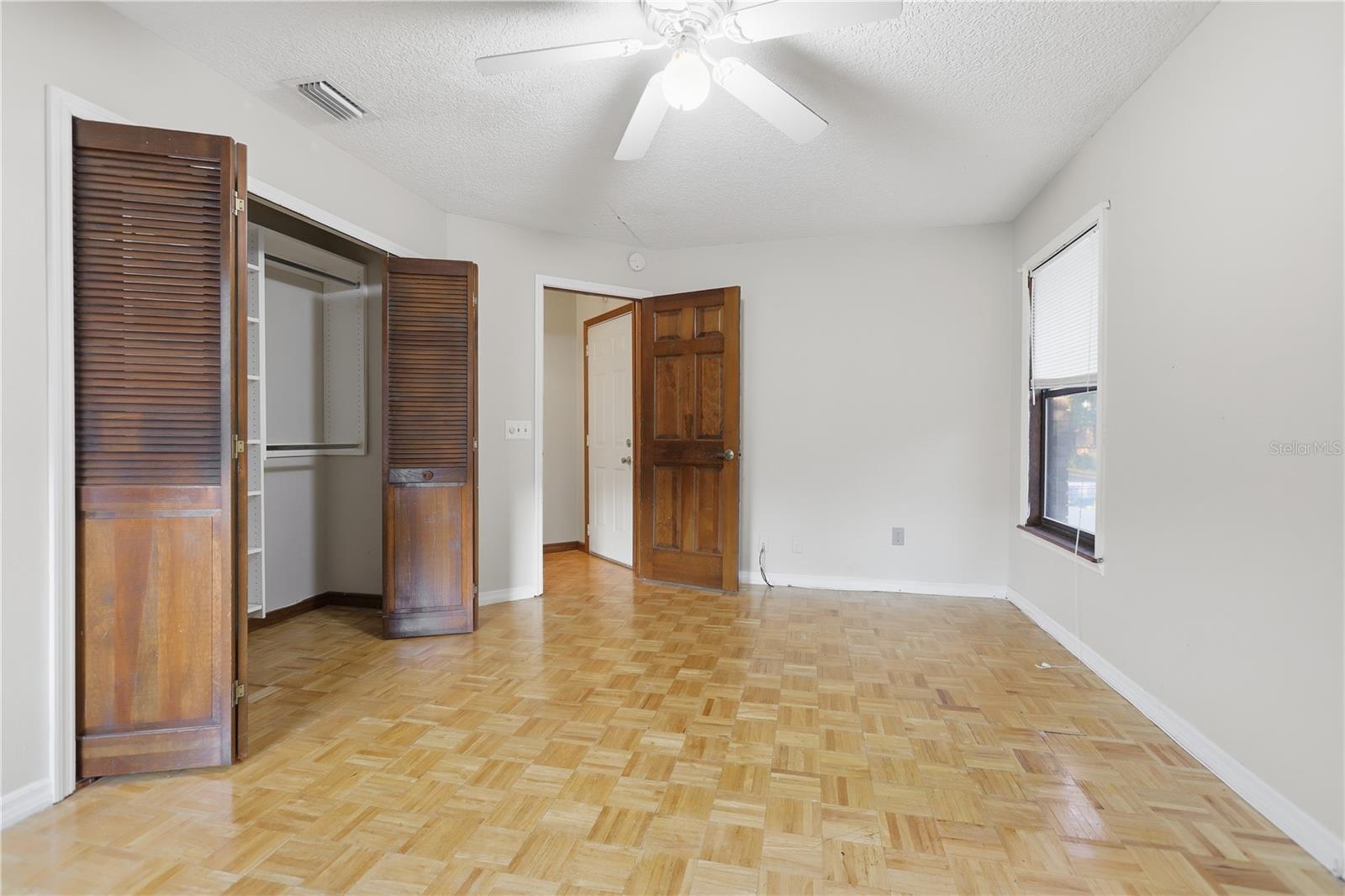 Image 25 of 47 For 525 Summerhaven Drive