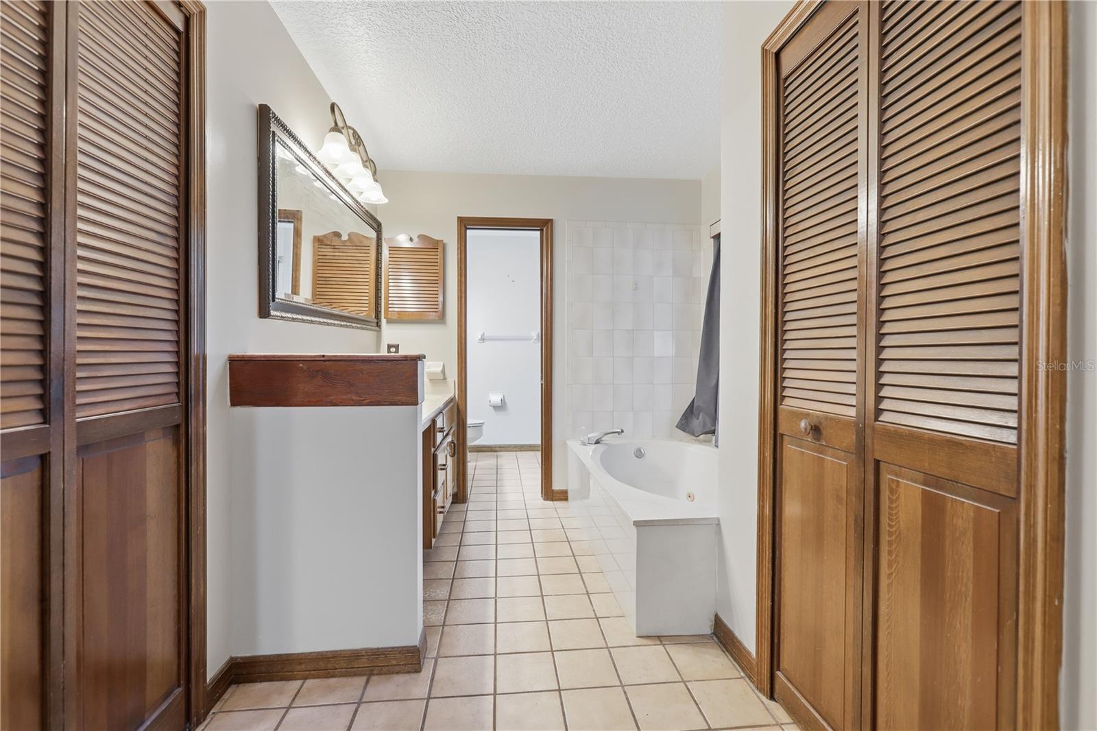 Image 28 of 47 For 525 Summerhaven Drive