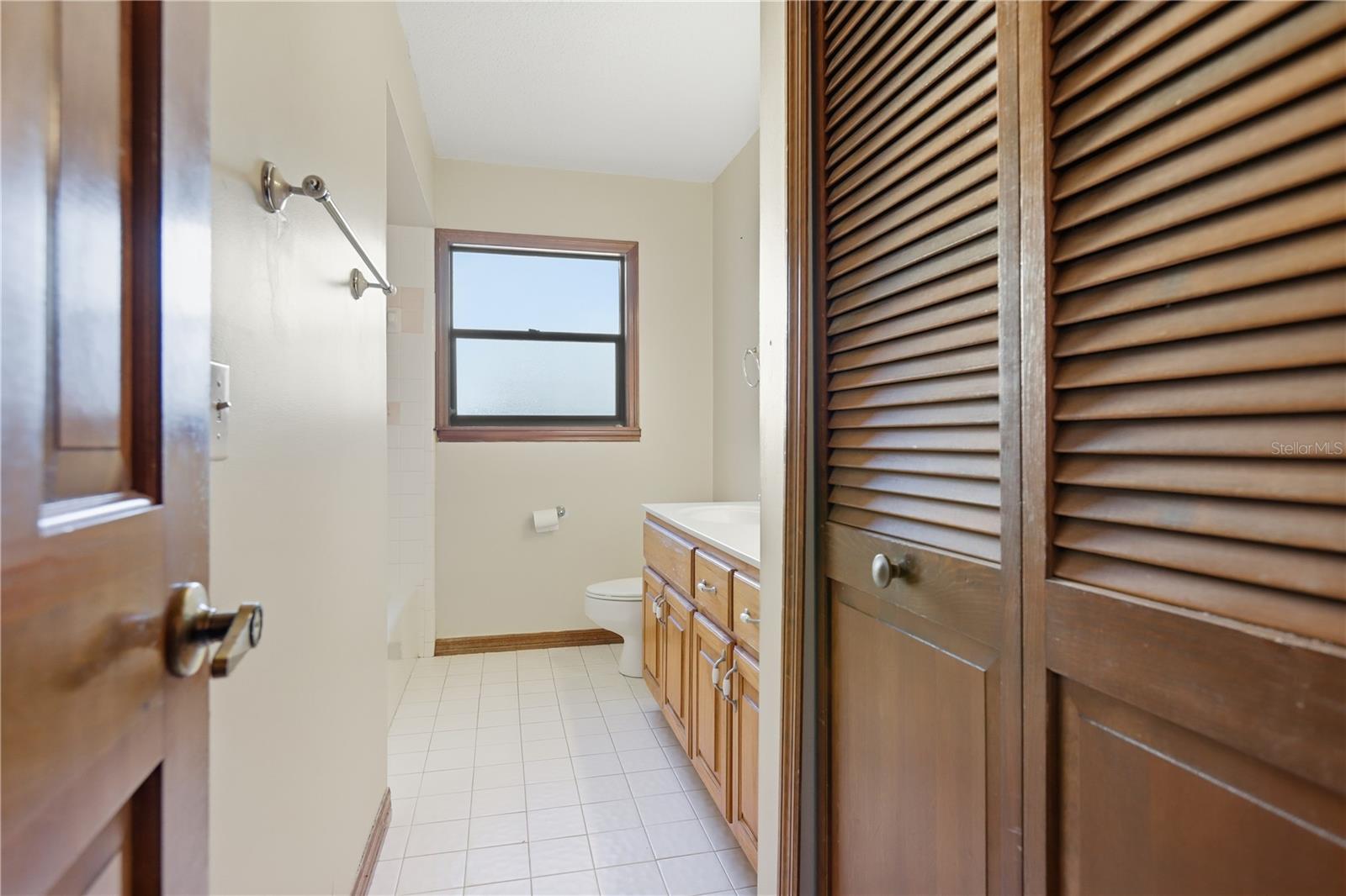 Image 32 of 47 For 525 Summerhaven Drive