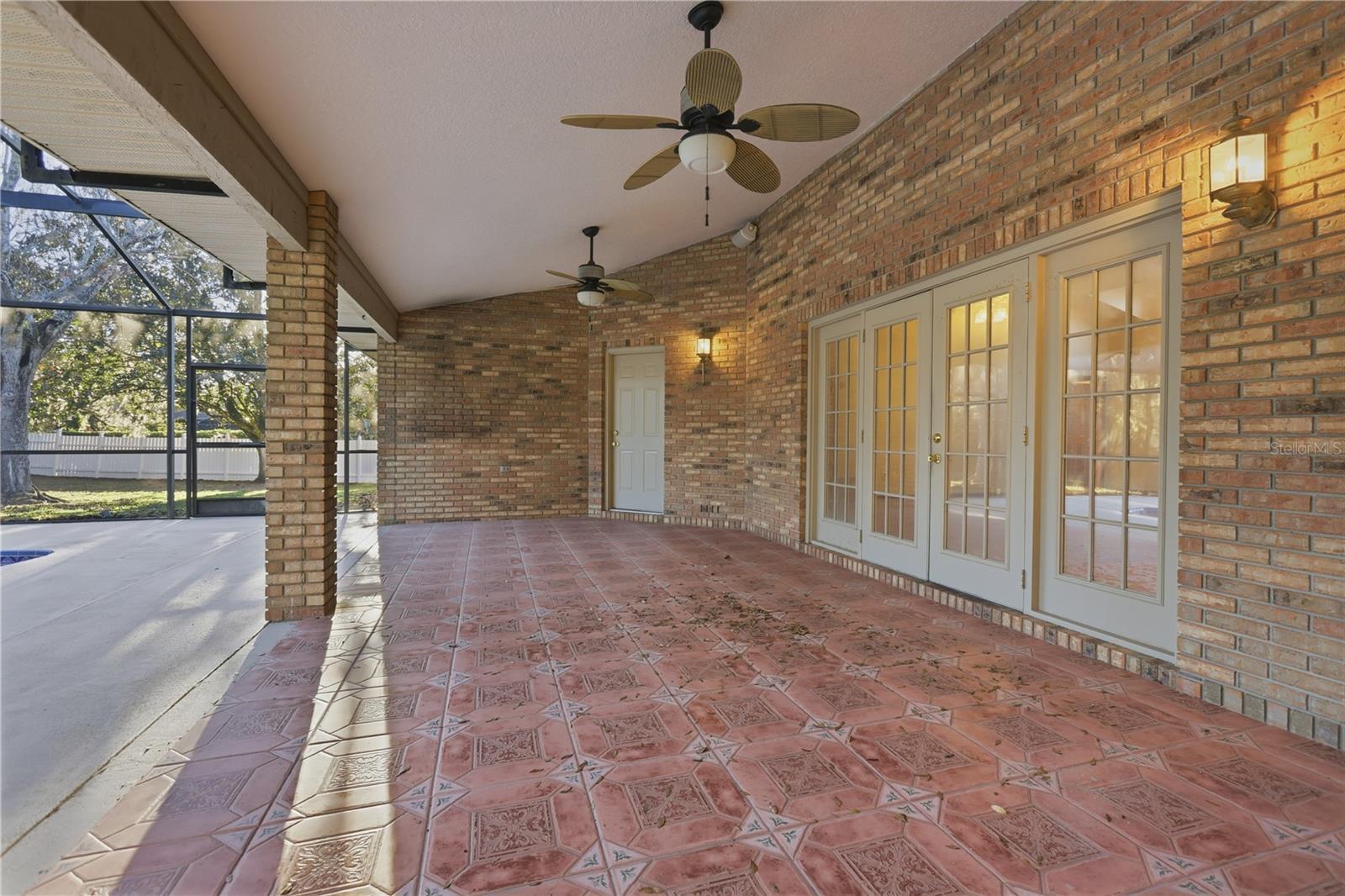 Image 37 of 47 For 525 Summerhaven Drive