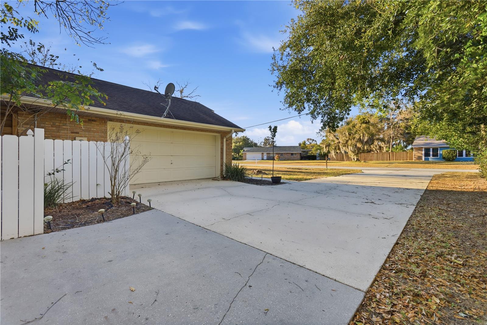 Image 4 of 47 For 525 Summerhaven Drive