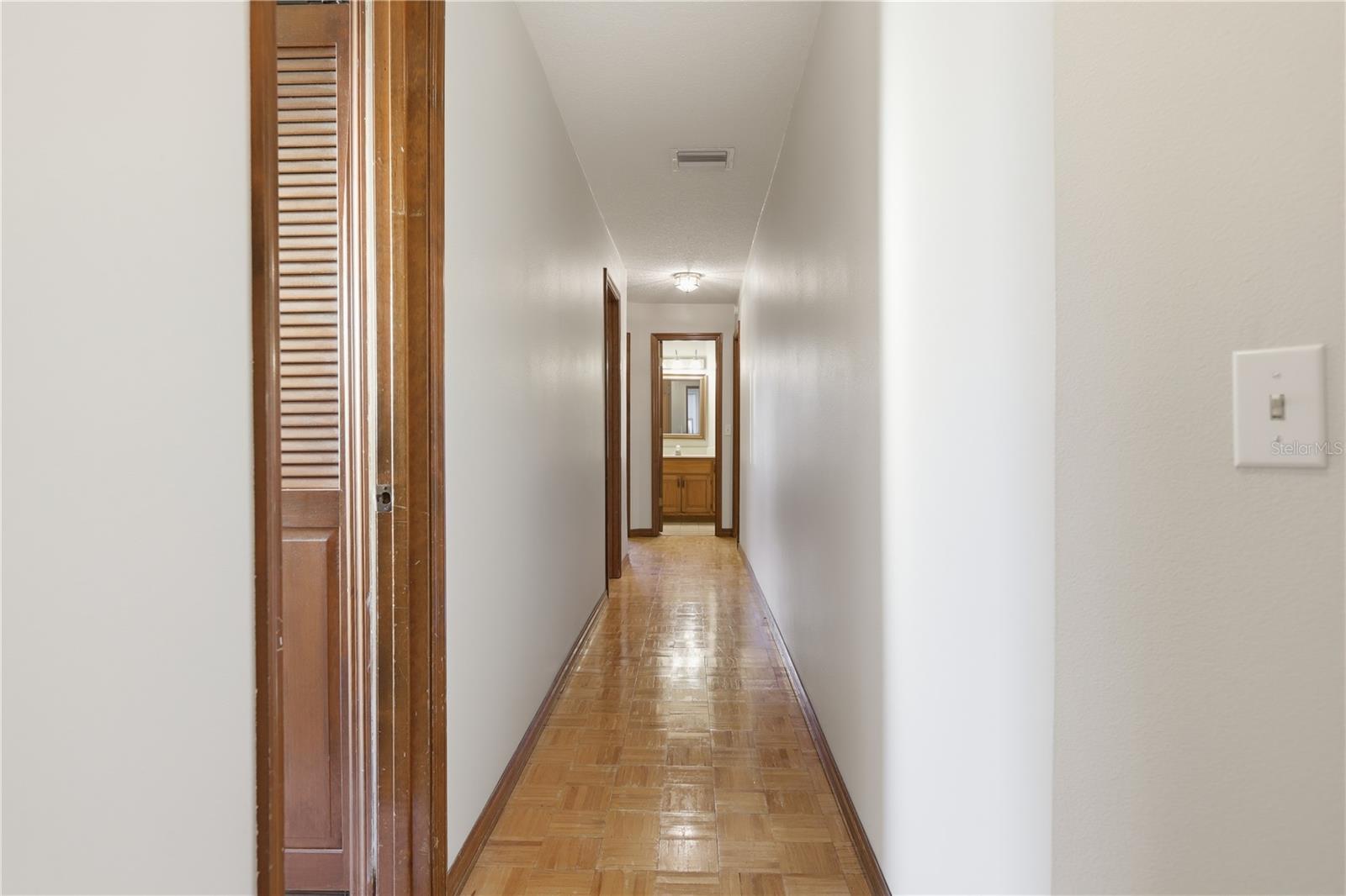 Image 7 of 47 For 525 Summerhaven Drive