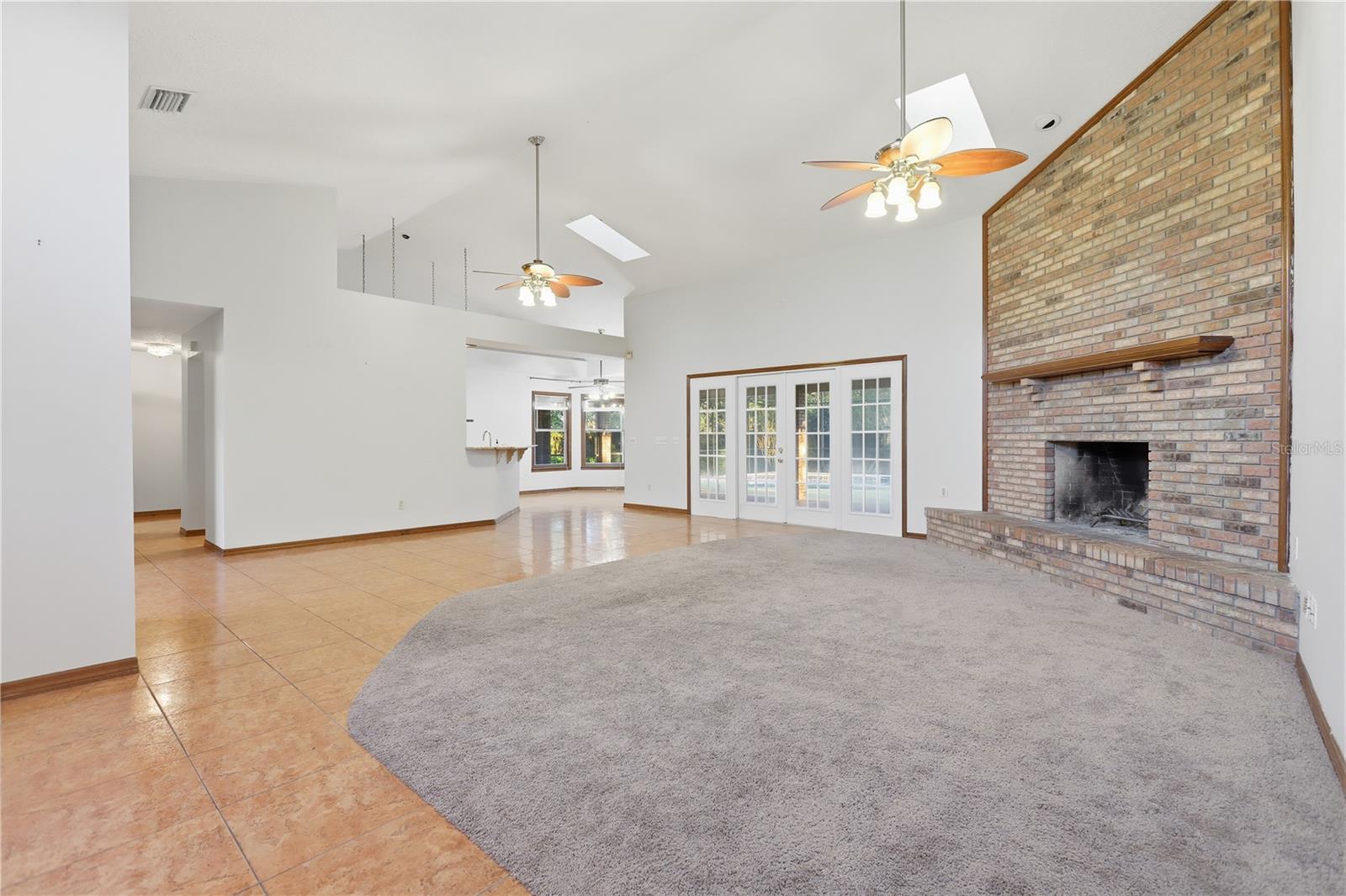 Image 8 of 47 For 525 Summerhaven Drive