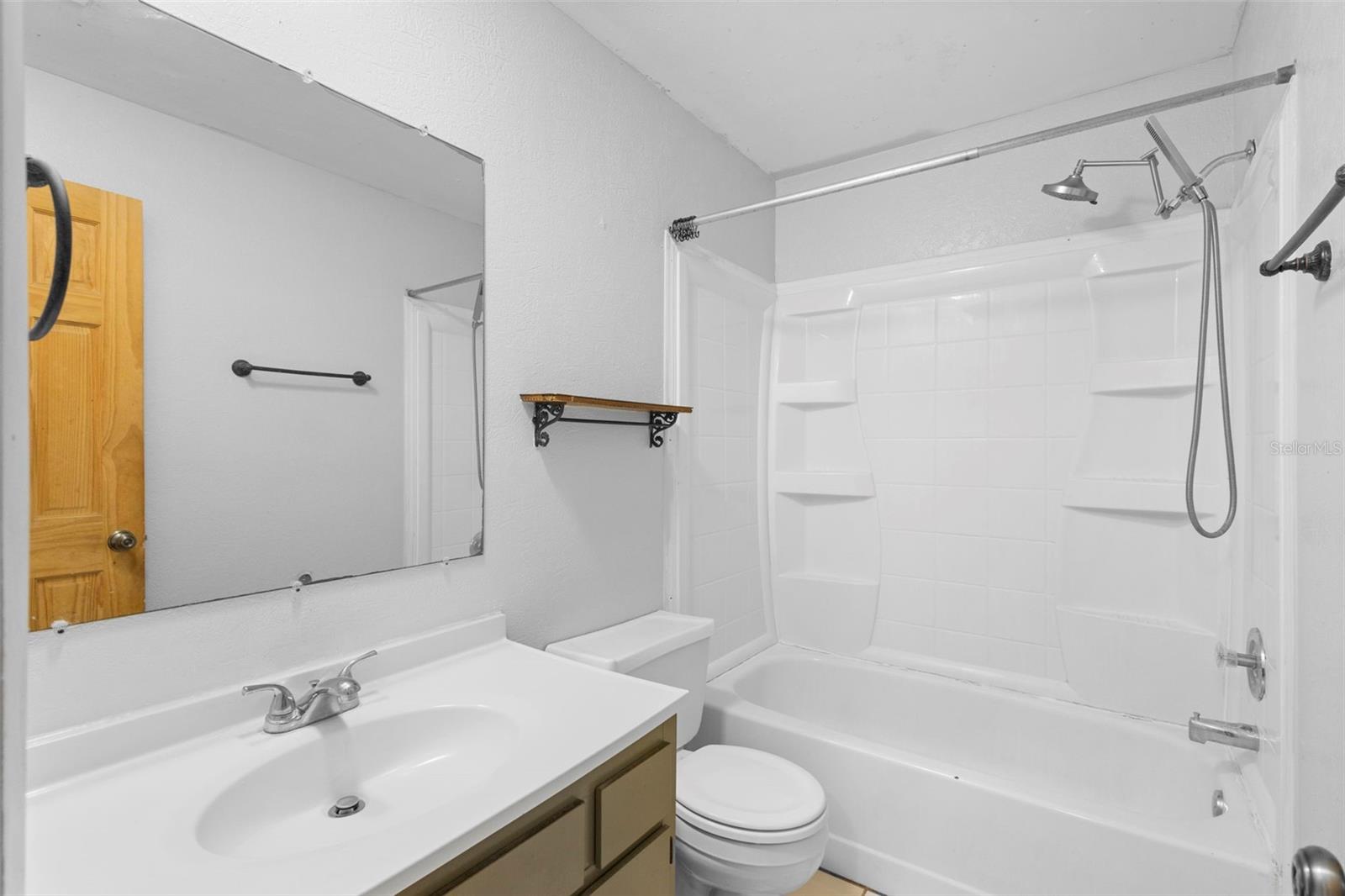 Image 16 of 31 For 991 Centennial Avenue