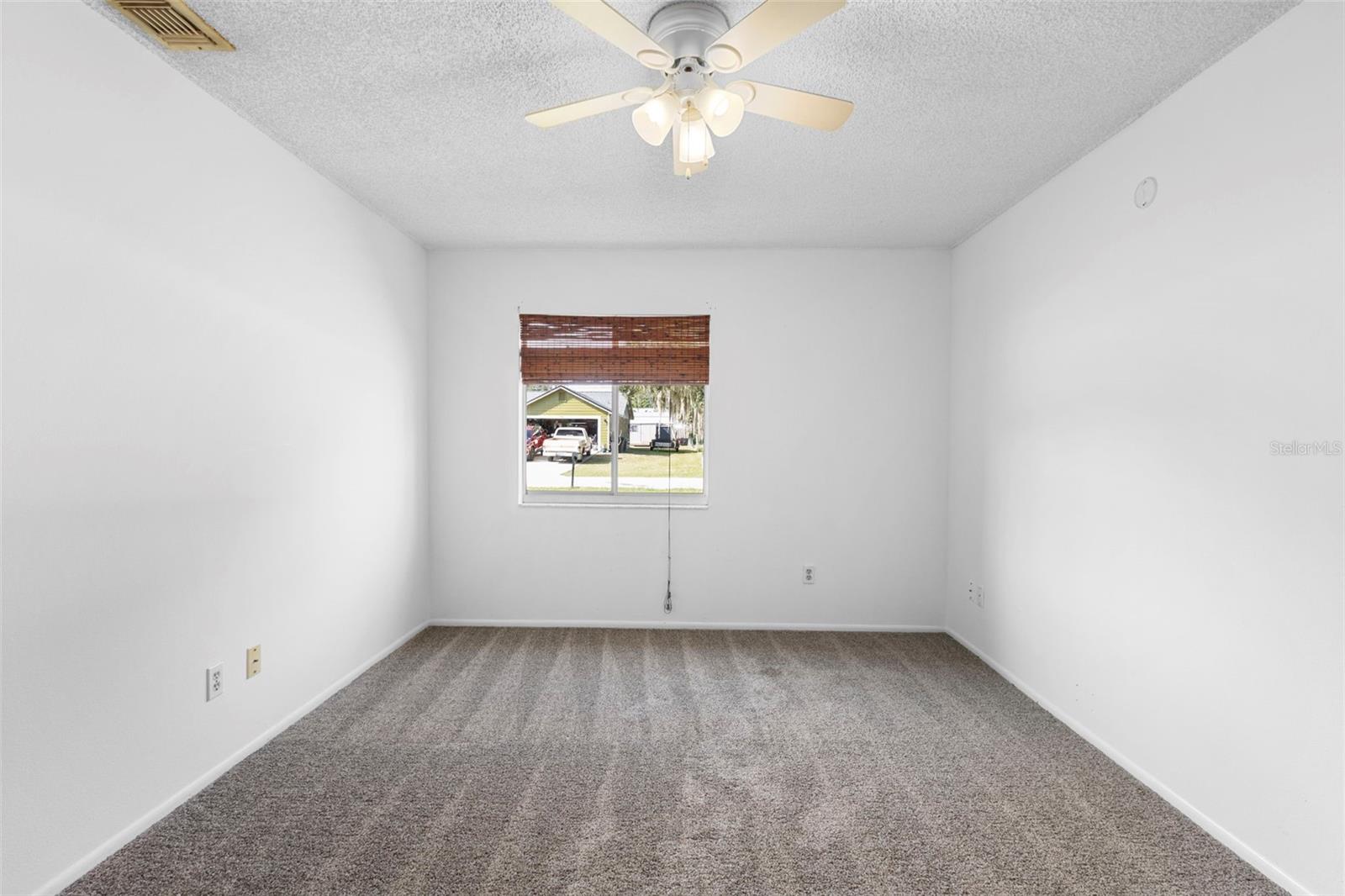 Image 17 of 31 For 991 Centennial Avenue